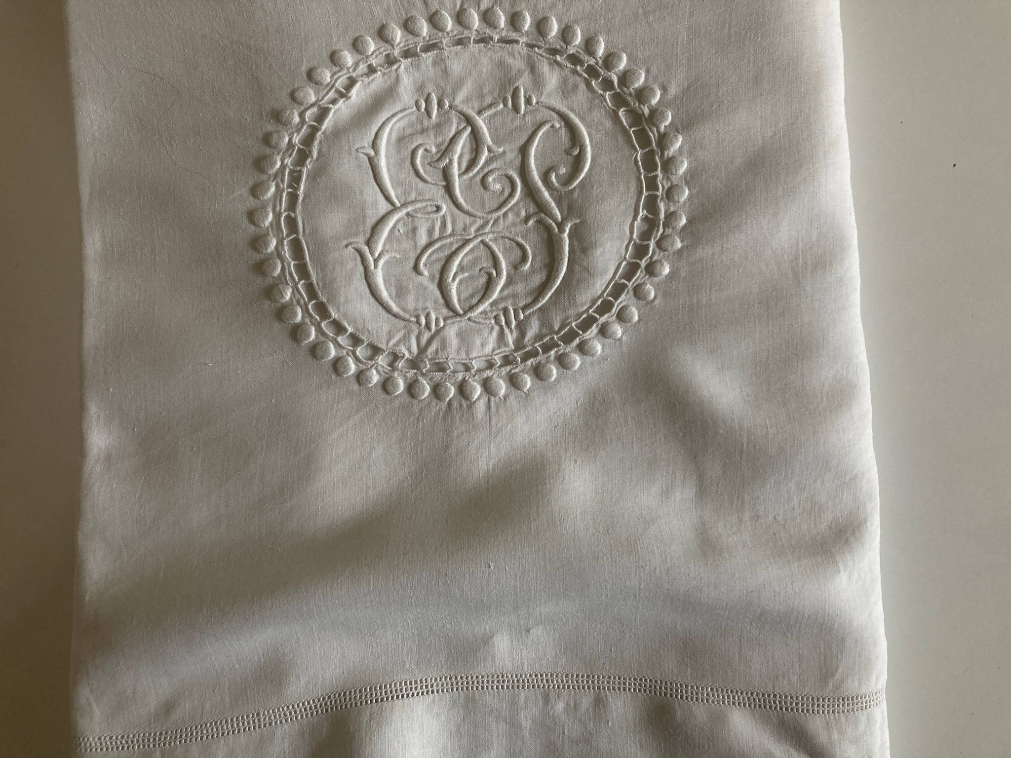 19th-century XXL linen fabric embroidered with polka dots, width 260cm.