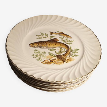 10 plates with fish decoration