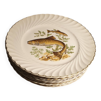 10 assiettes à décor à poisson