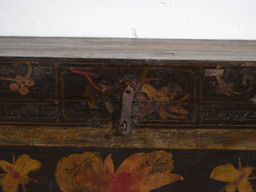 Antique painted wooden chest – Polychrome Chinese dowry chest – circa 1880–1920