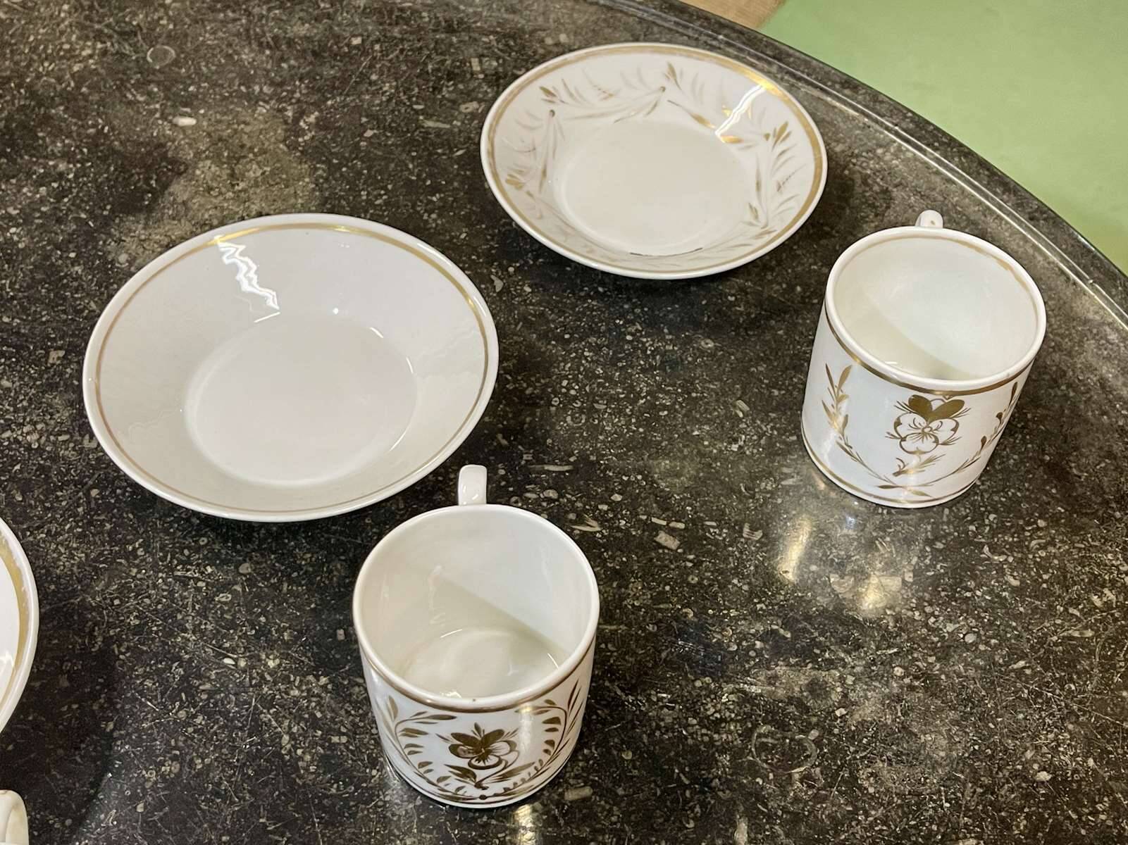 Set of 4 cups and saucers from the early 19th century in Paris porcelain