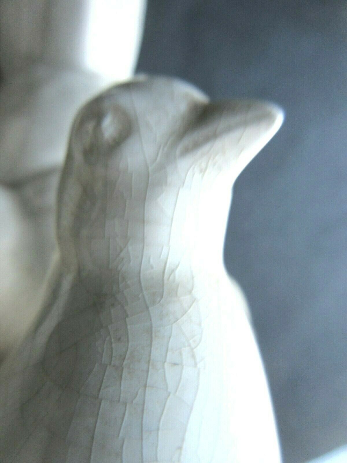 Cracked white ceramic Art Deco book-snables: Birds, Doves