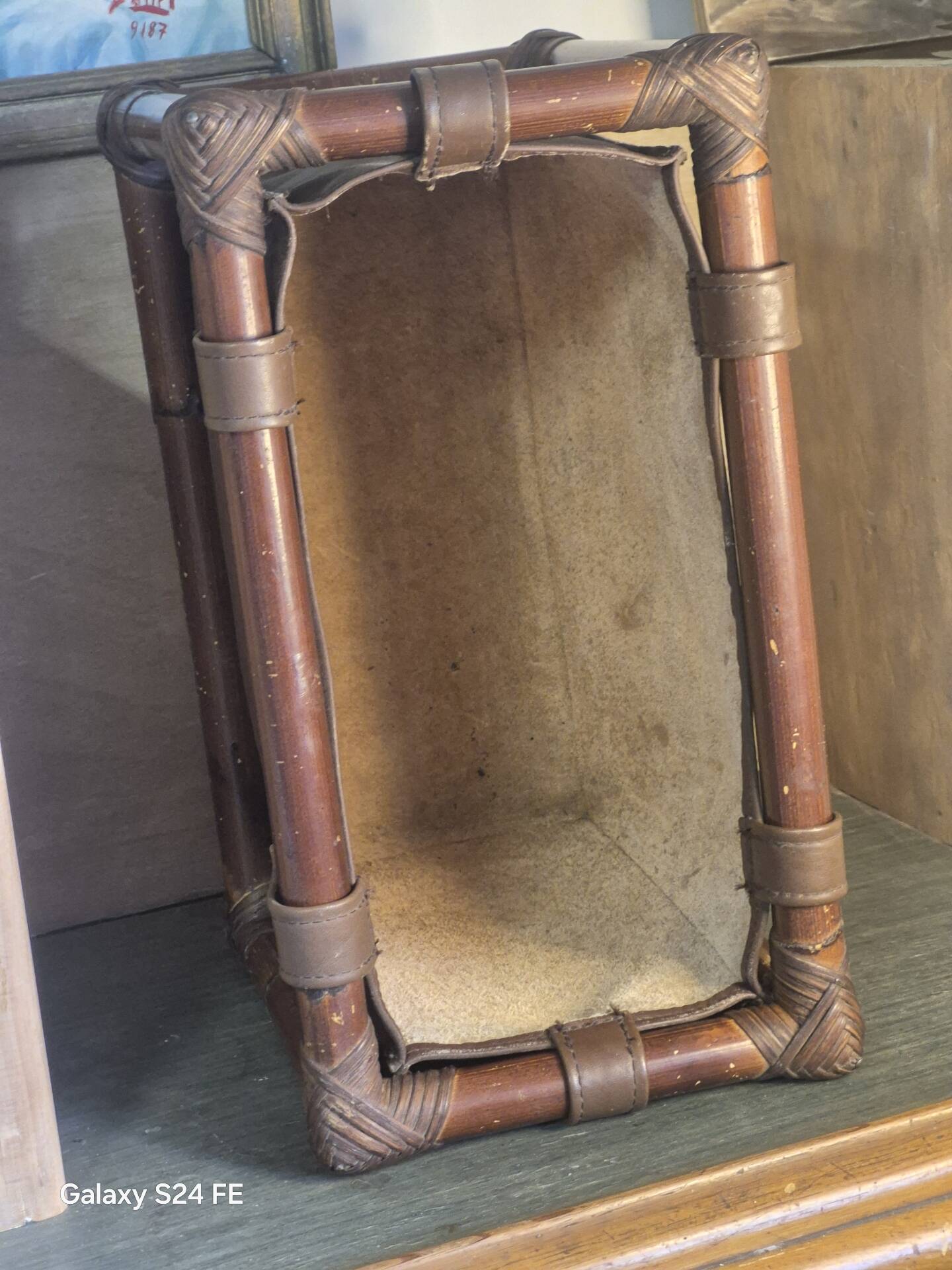 Porte revue  cuire