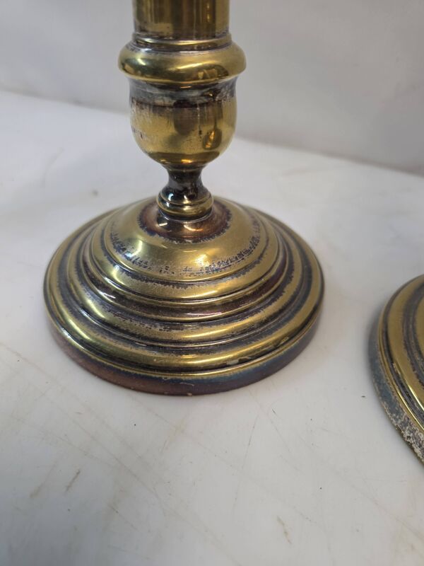 Paire de bougeoirs anciens en laiton