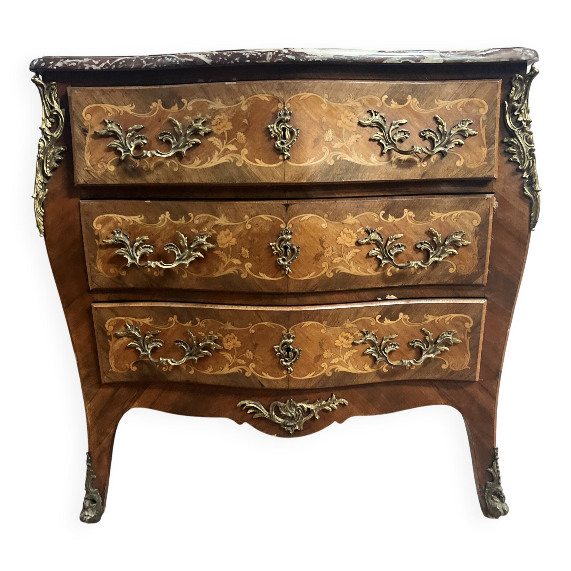 Commode de style Louis XV marquetées toutes faces XX siècle