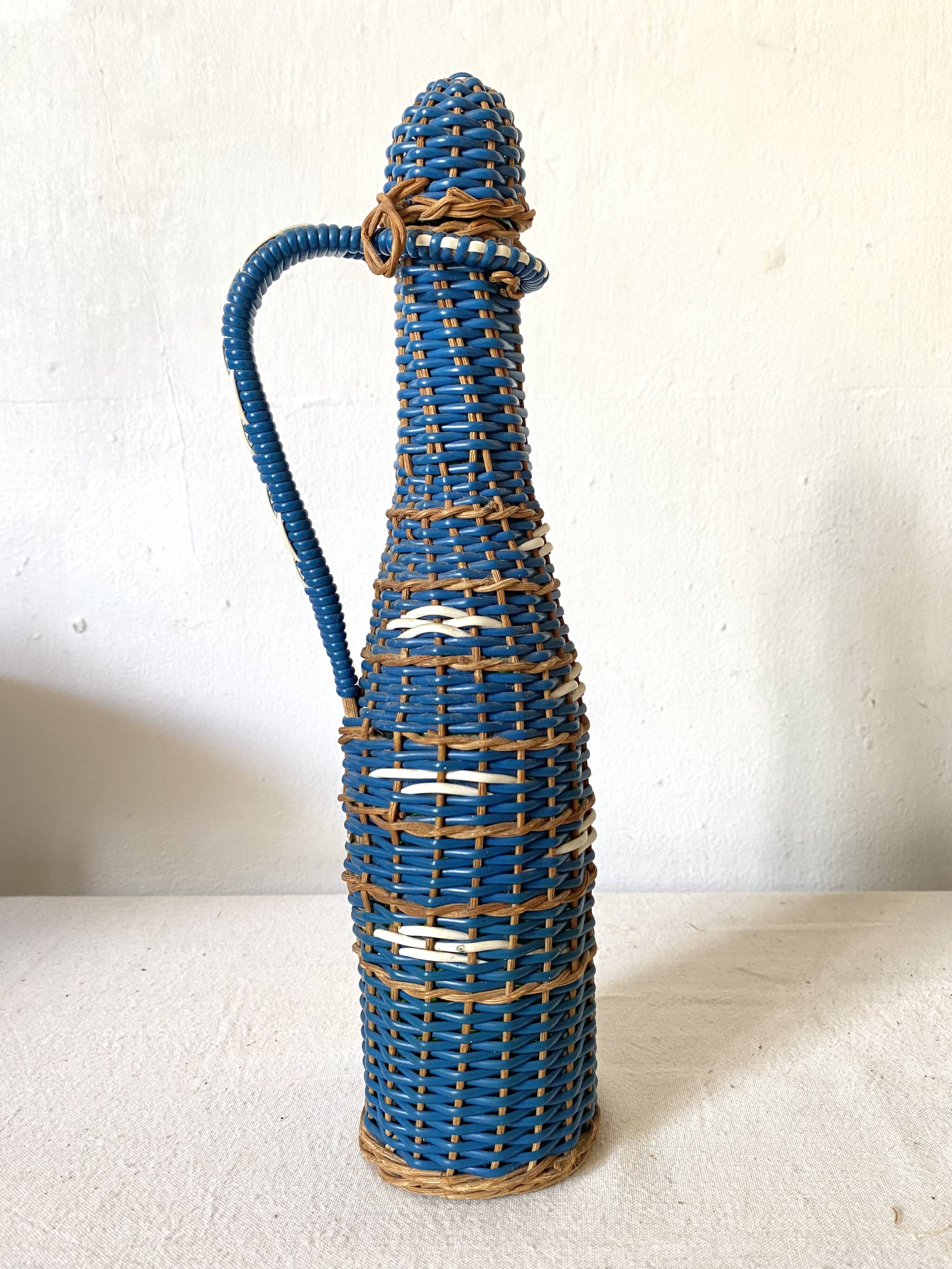Rattan and scoubidou bottle