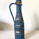 Bouteille en rotin et scoubidou