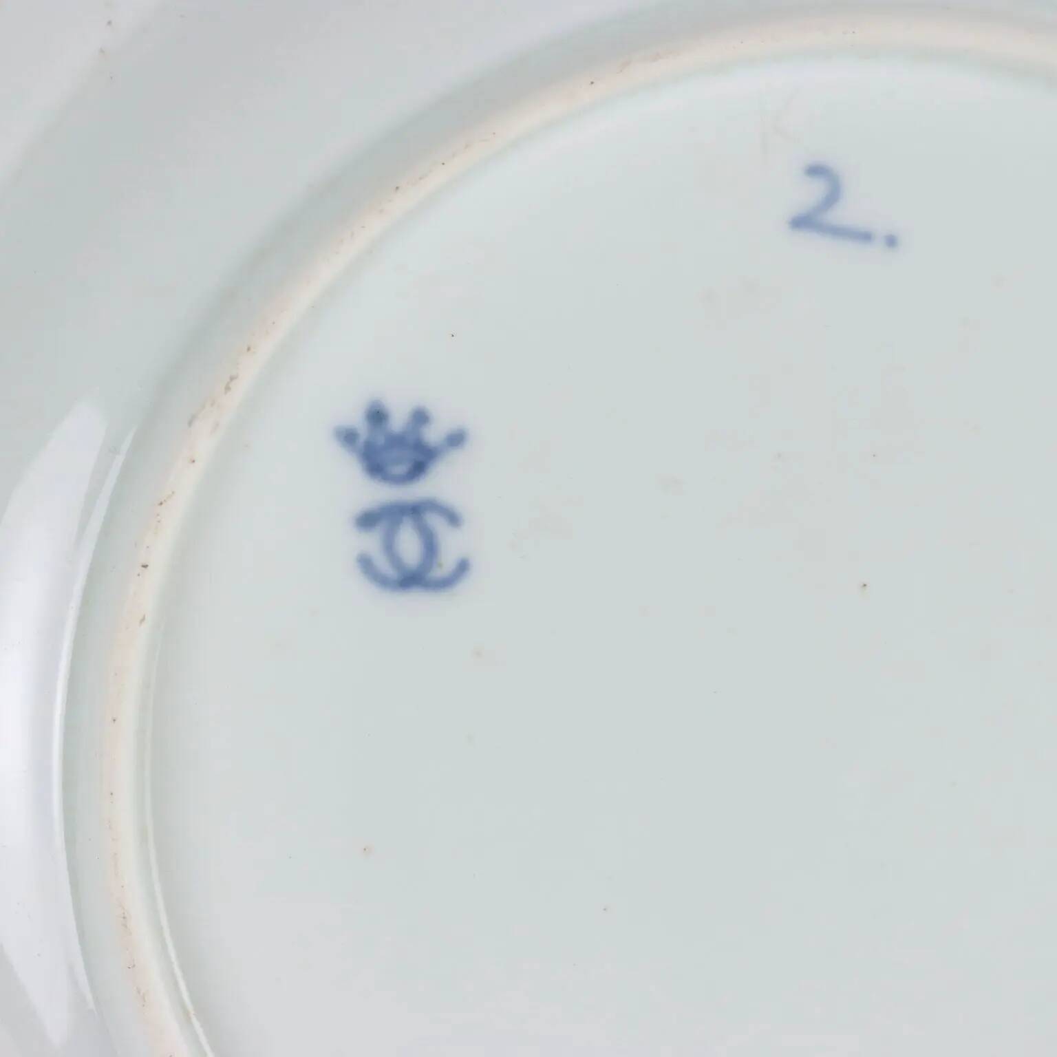 Paire d’assiettes anciennes Ludwigsburg Man en porcelaine, début XIXe siècle