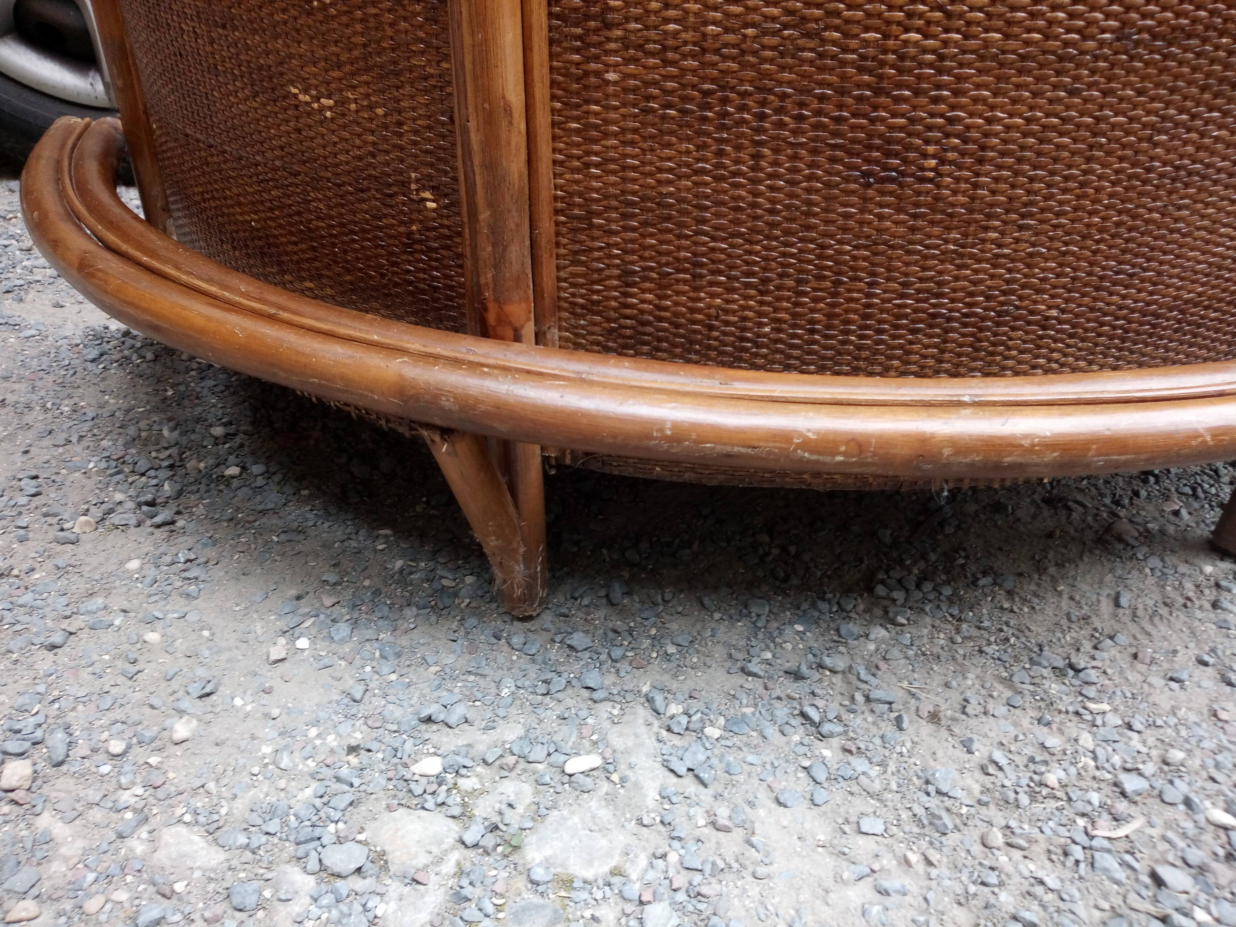 Rattan bar and two stools