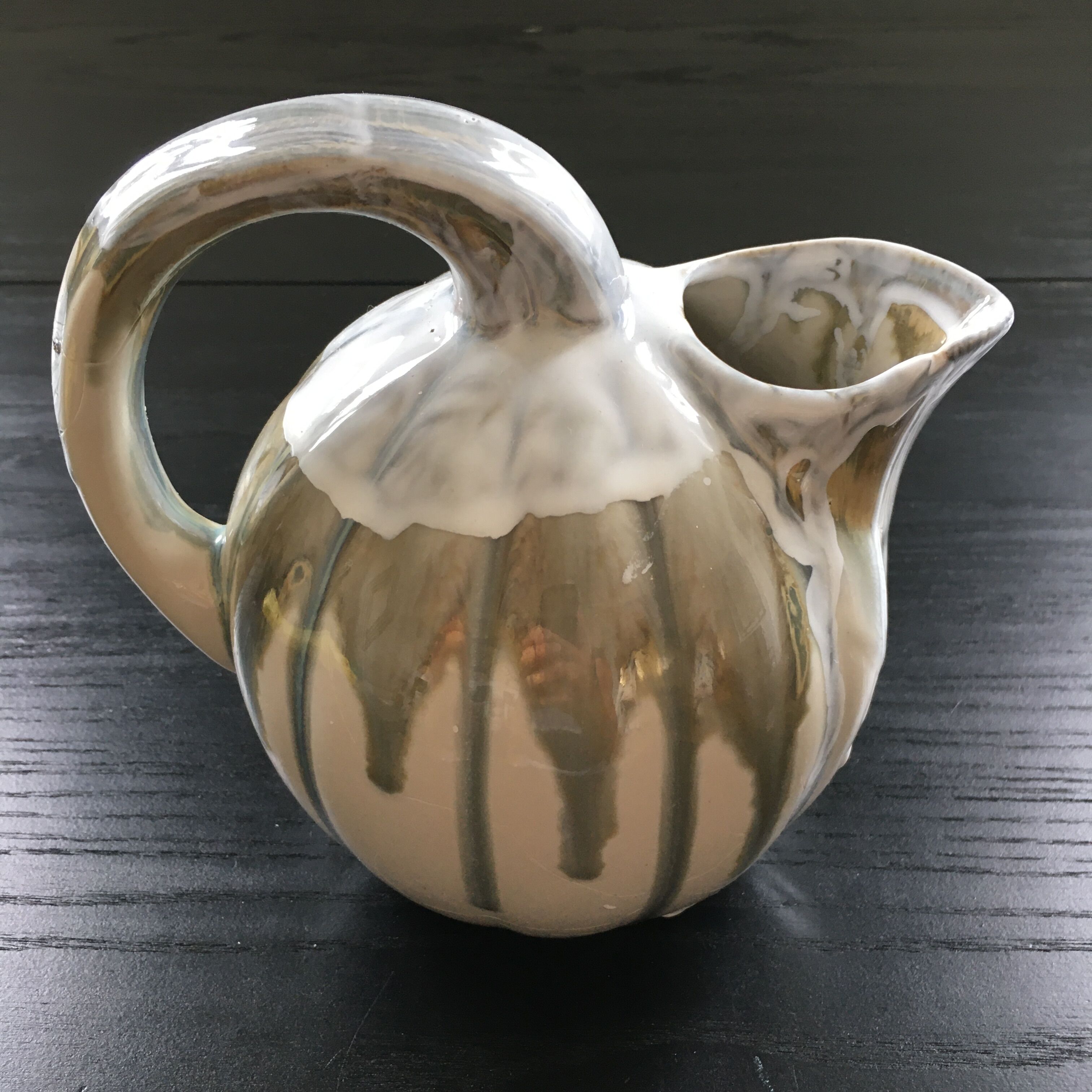 Pitcher melon beige drips