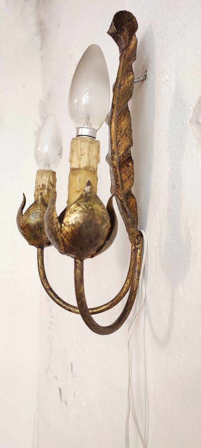 Aplique de pared de hierro forjado y pan de oro. Spain, 1970s.