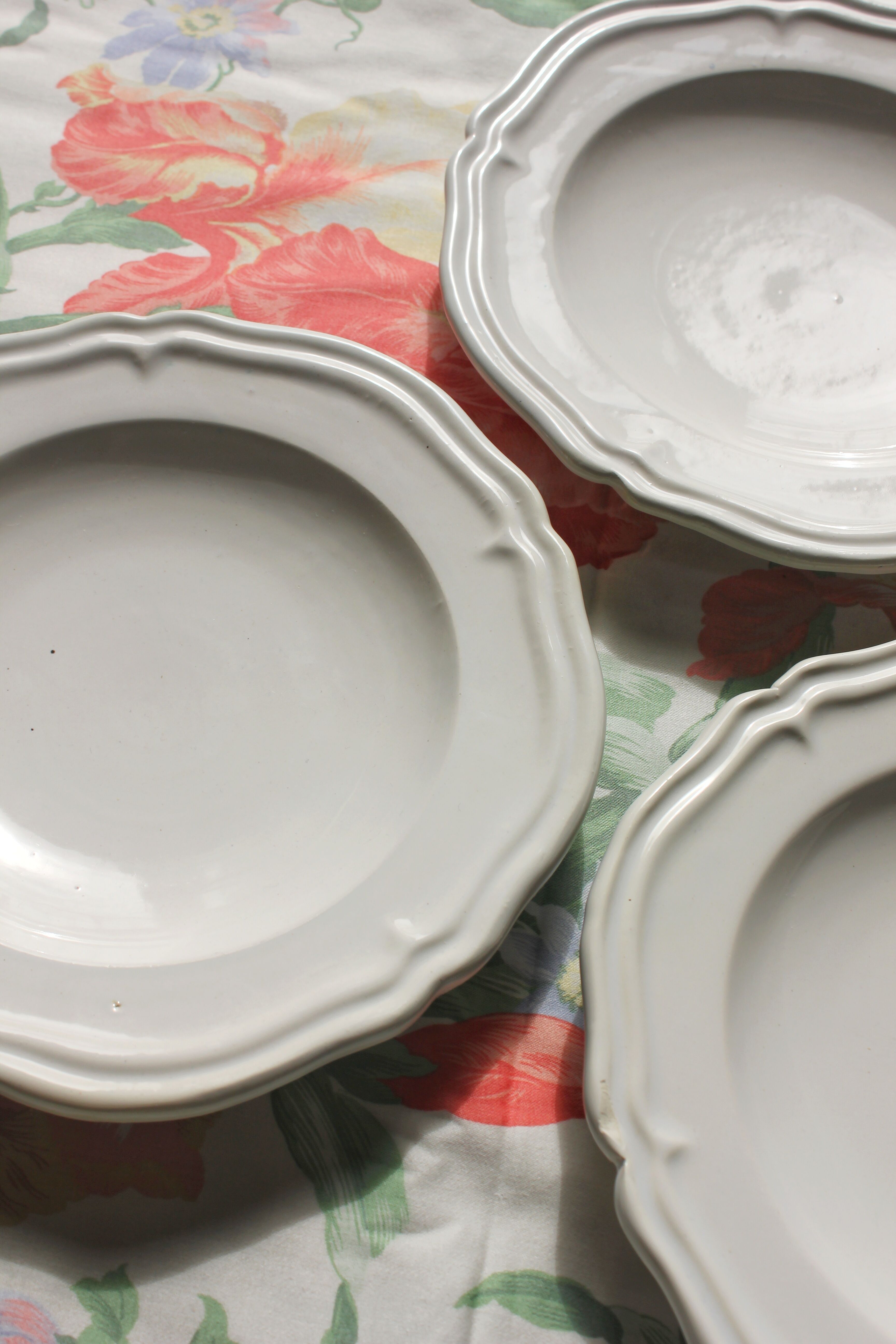 3 hollow white plates Cerenne Vallauris