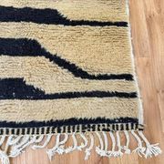 Moroccan rug in natural wool 200cm x 300cm