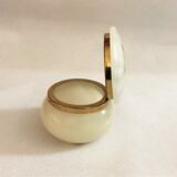 Artisanal alabaster boître white Spain