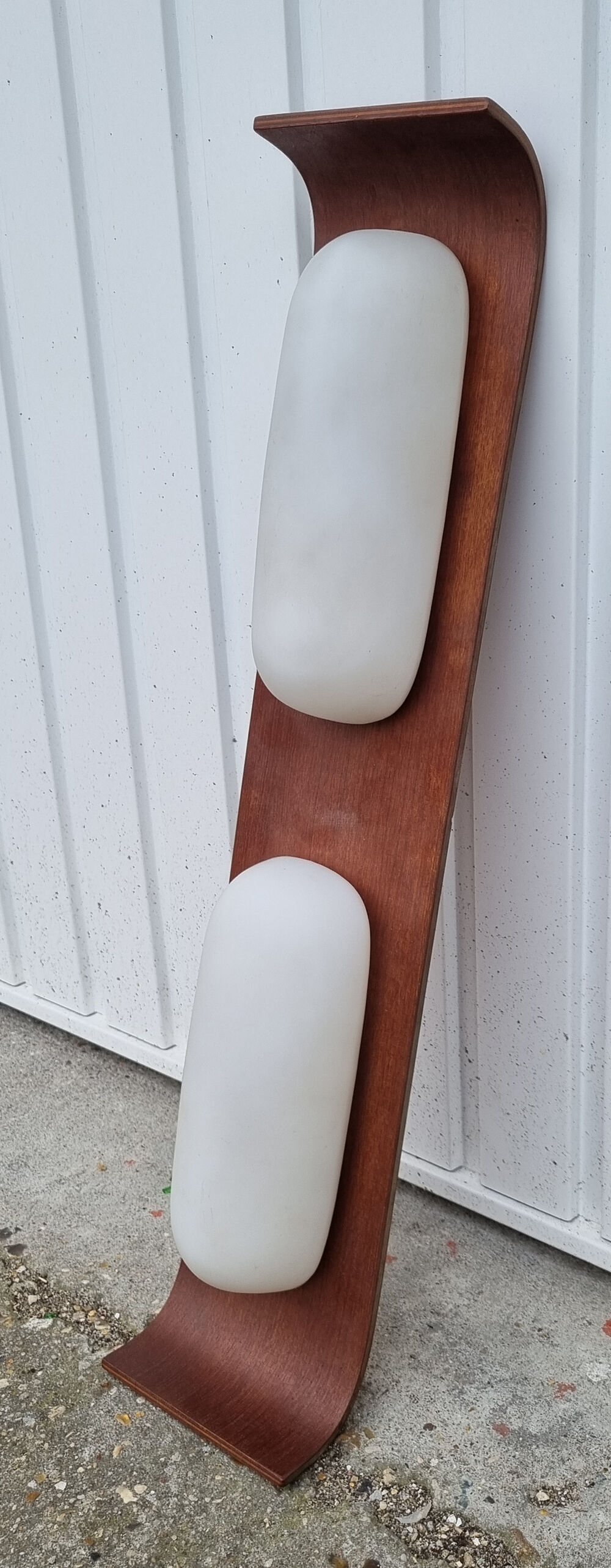 Teak and opaline wall lamp, Goffredo Reggiani, Italy, vintage 1960