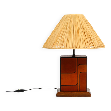 Lampe de table italienne des années 60 en bois et cuir avec un abat-jour en paille de papier.