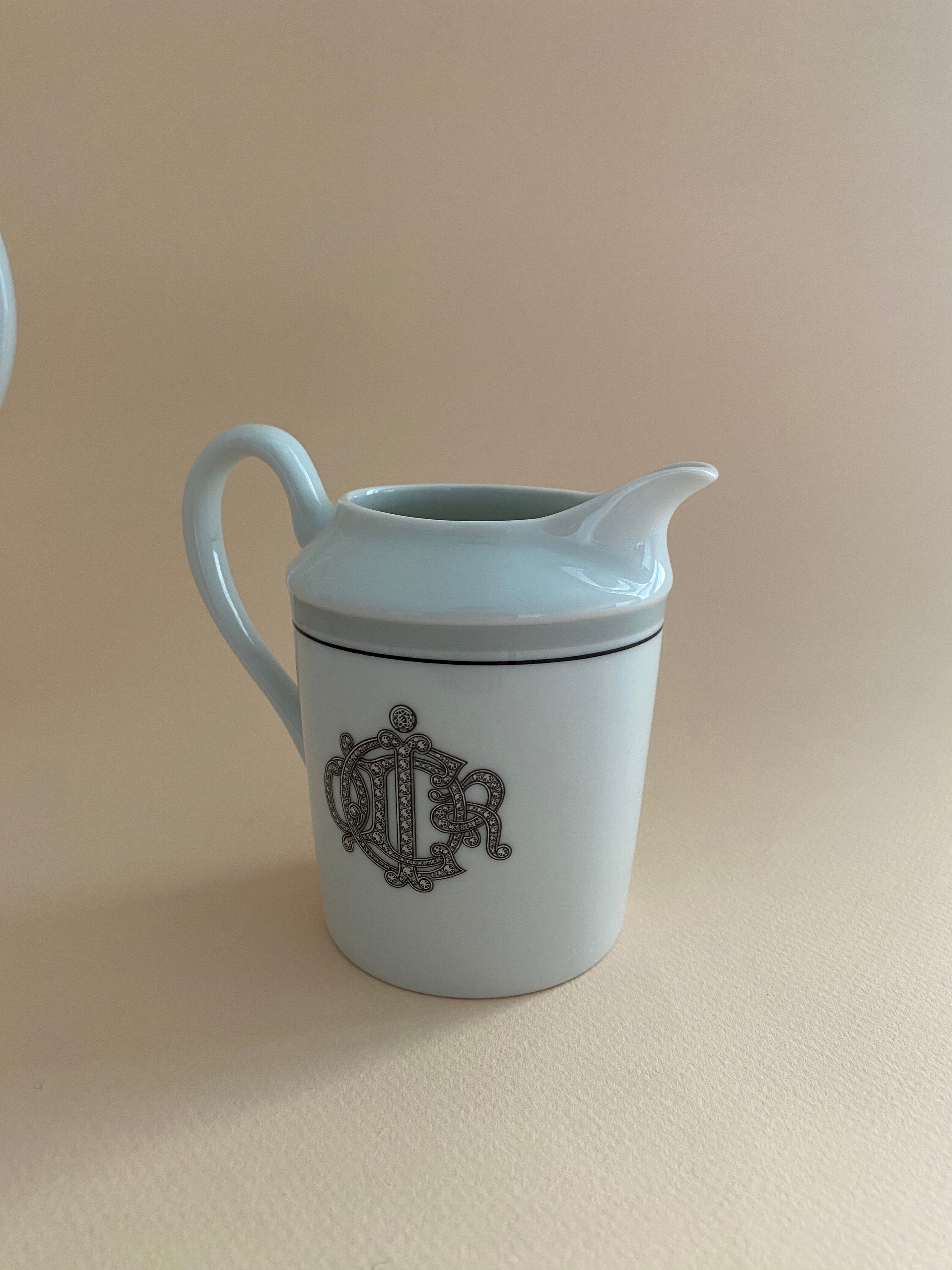 Théière et pot à lait Dior