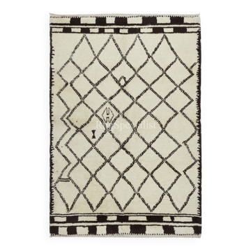 Tapis marocain en laine naturelle non teinte, tapis Tulu fait main avec un design en diamant.
