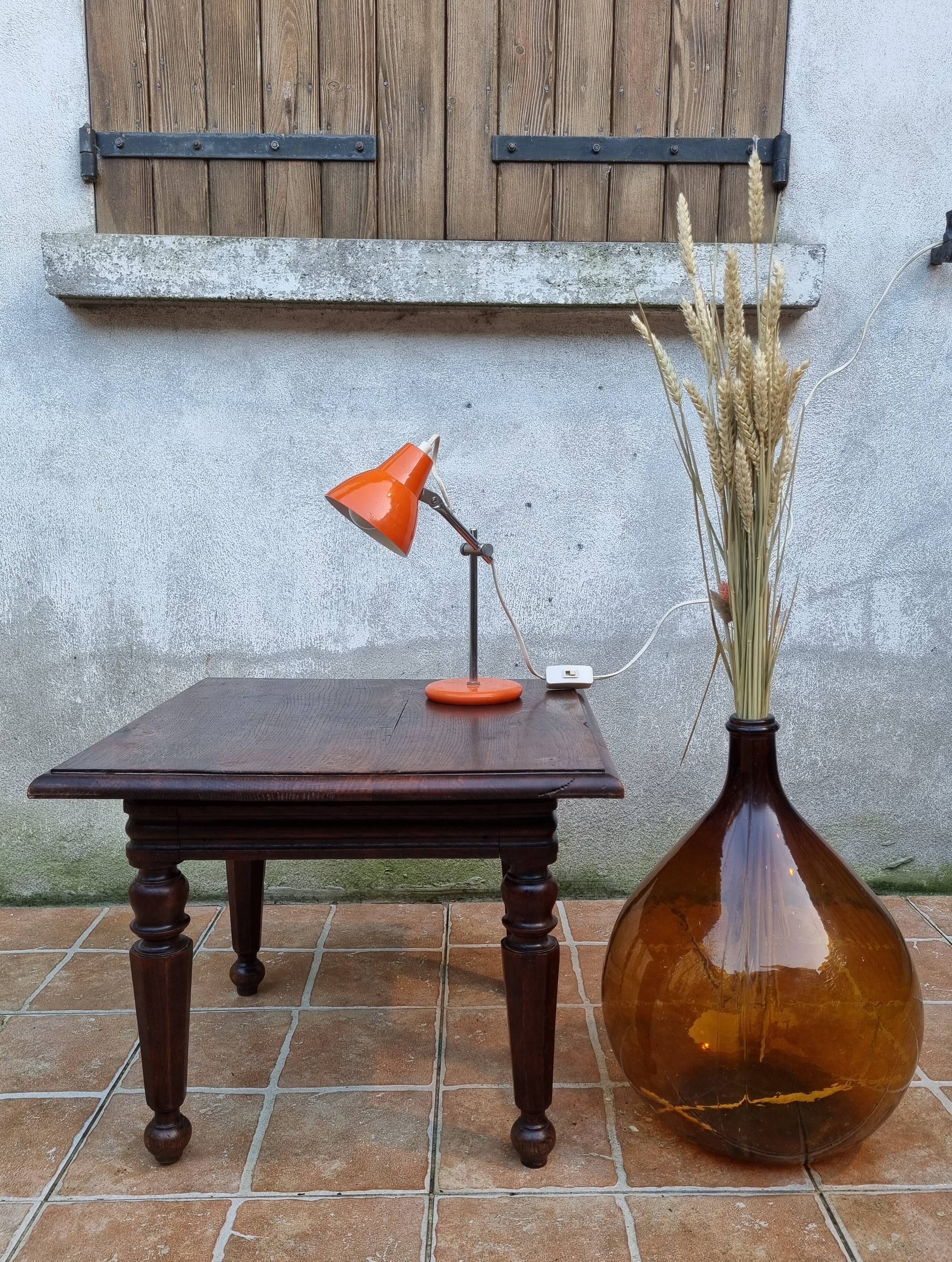 Square side table in solid wood, 52 cm