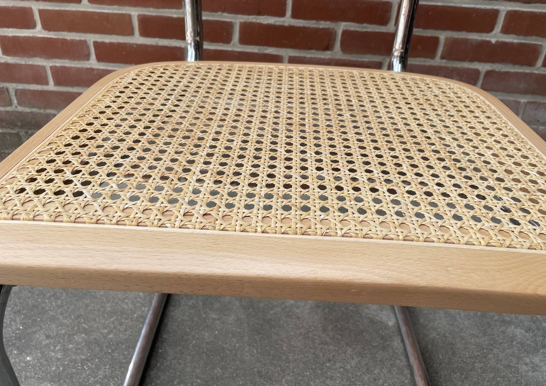 Cesca chair B64 with armrests by Marcel Breuer Design