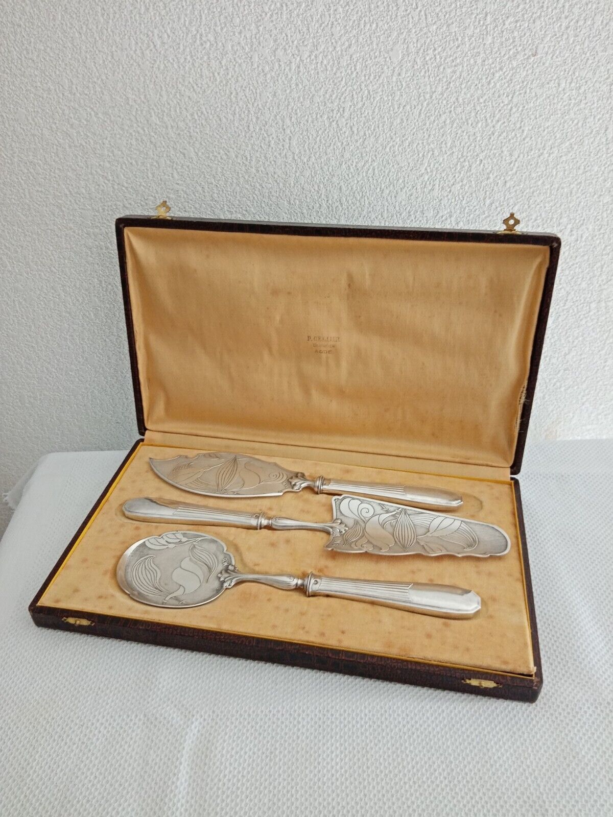 Cutlery with minerva silver handle