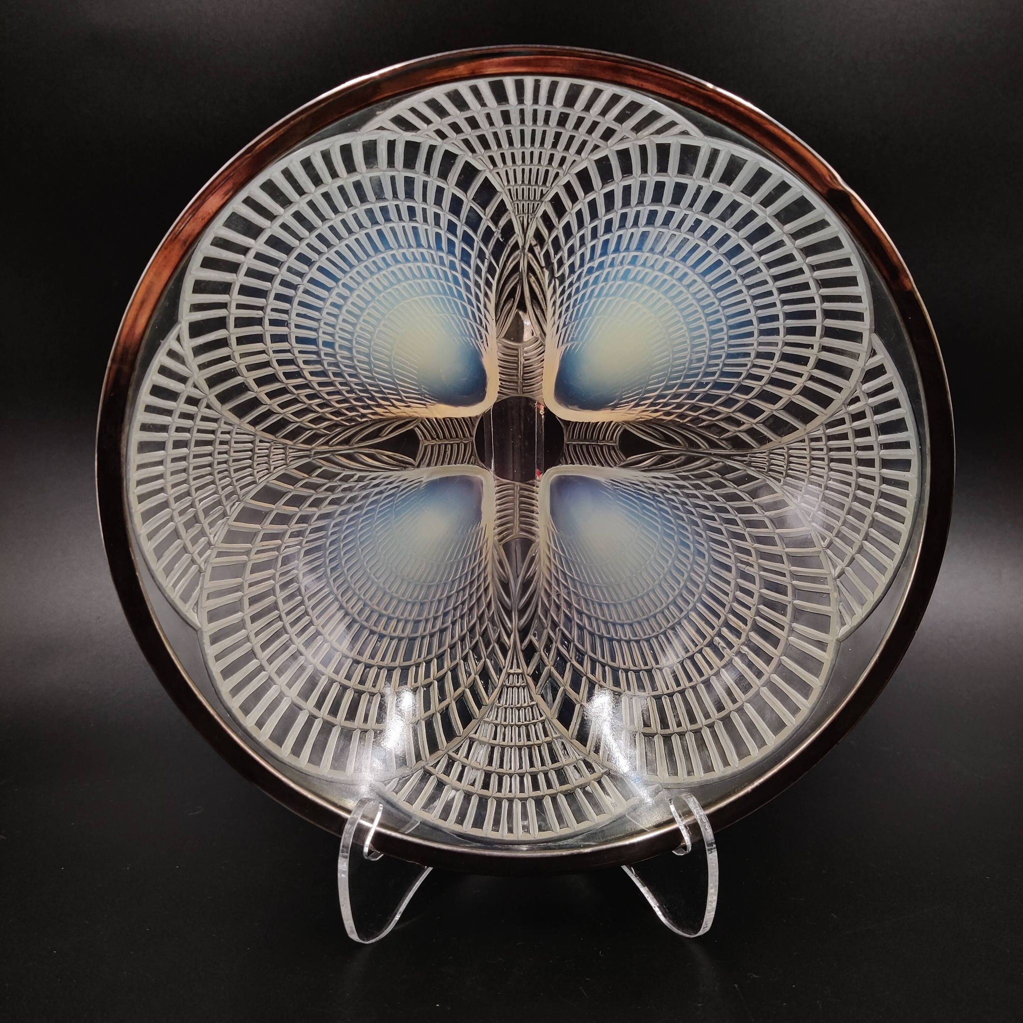 Rare Art Deco opalescent glass bowl with geometric shell motif by Lalique