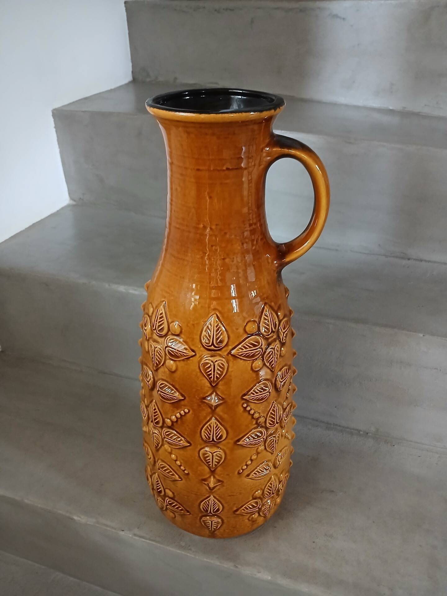 Large vase / vintage pottery