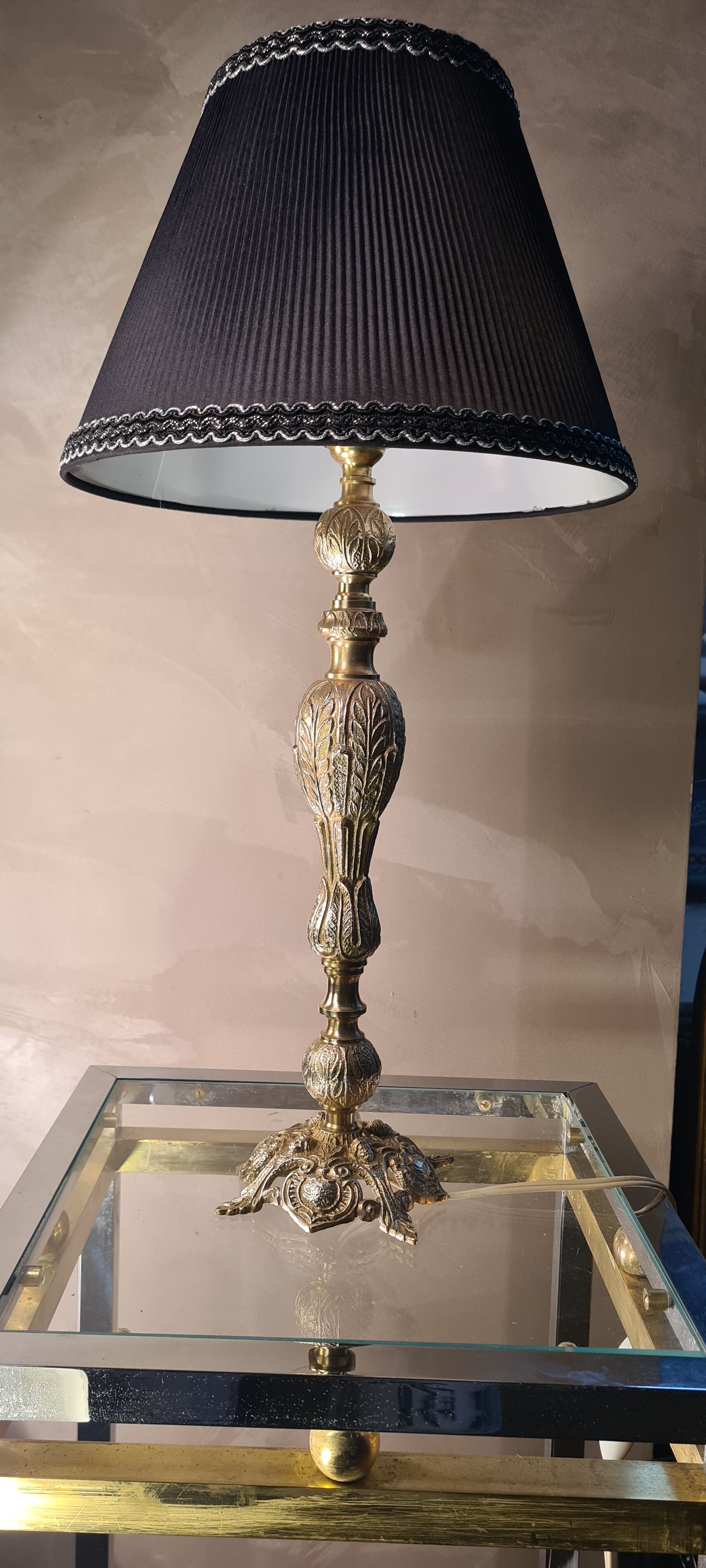 Rocaille style bronze lamp and pleated lampshade with gallon 49x25