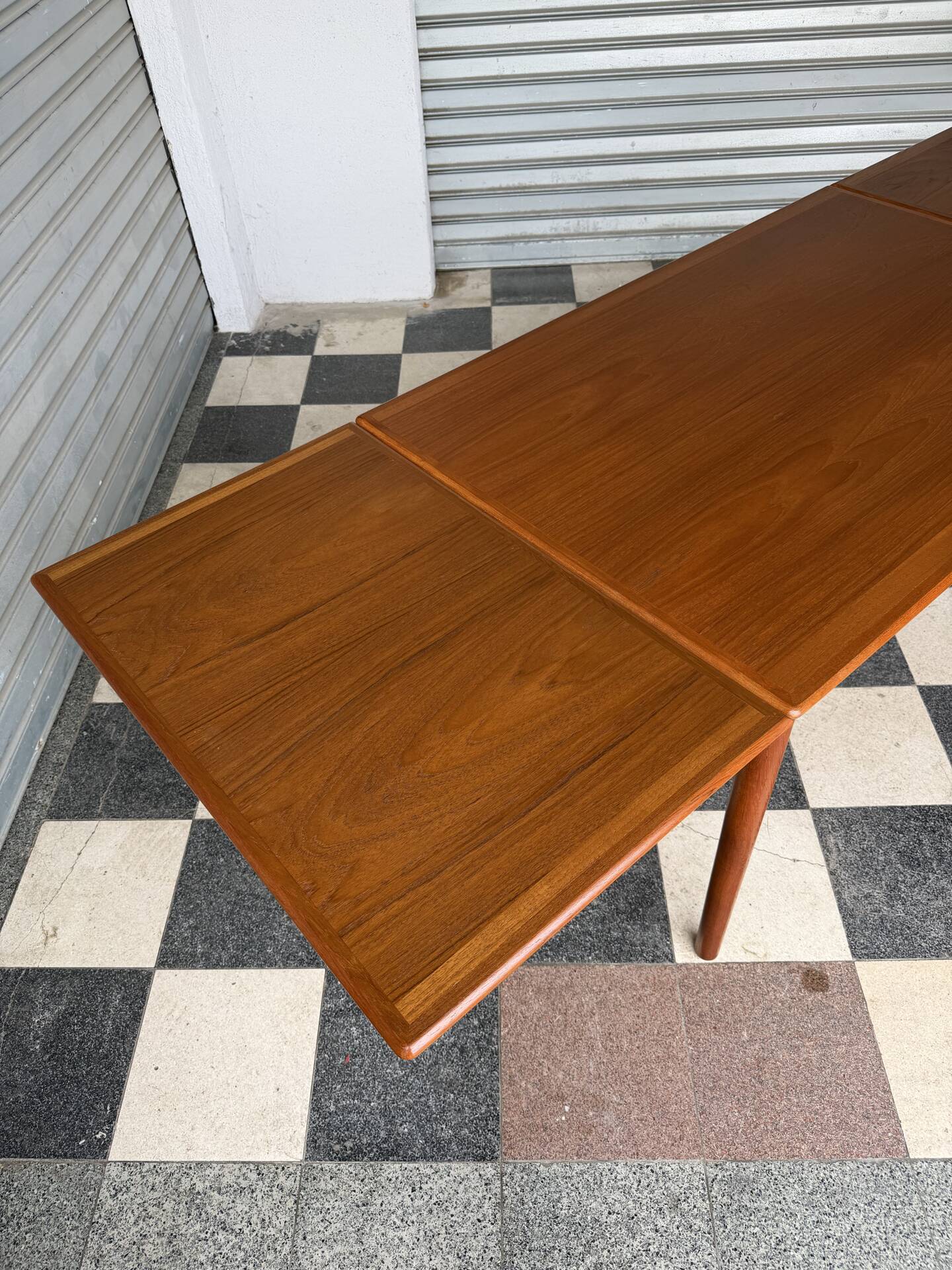 Table danoise en teck