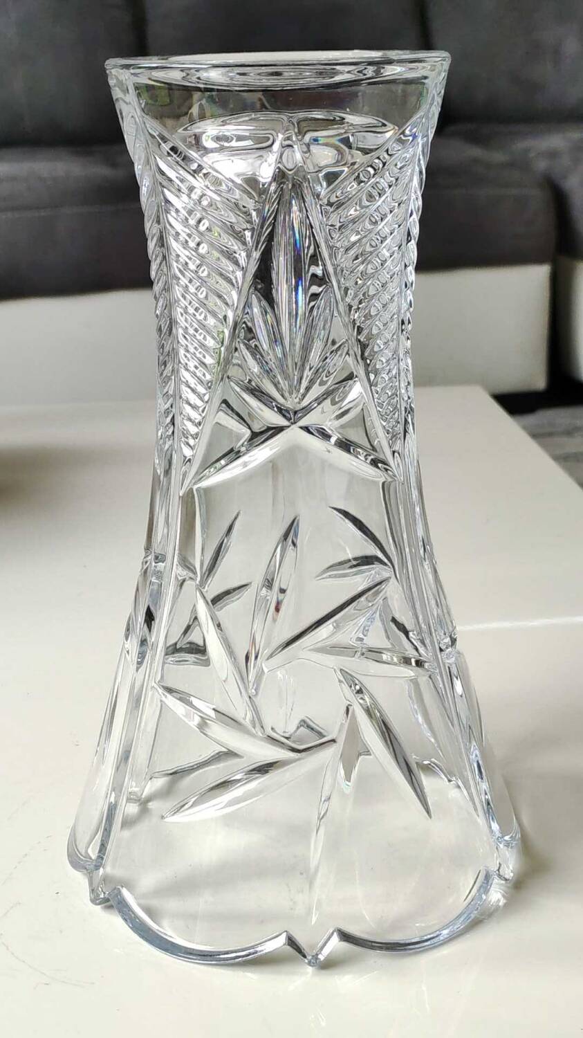 Vase in cut Bohemian crystal. Cross/Star/Foliage patterns. Boho-Chic style. High 24.5 cm
