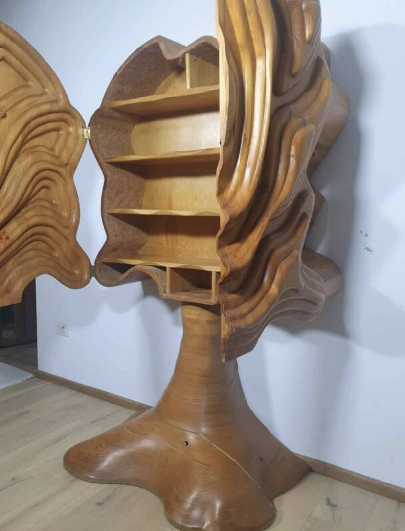 Tree-shaped wardrobe