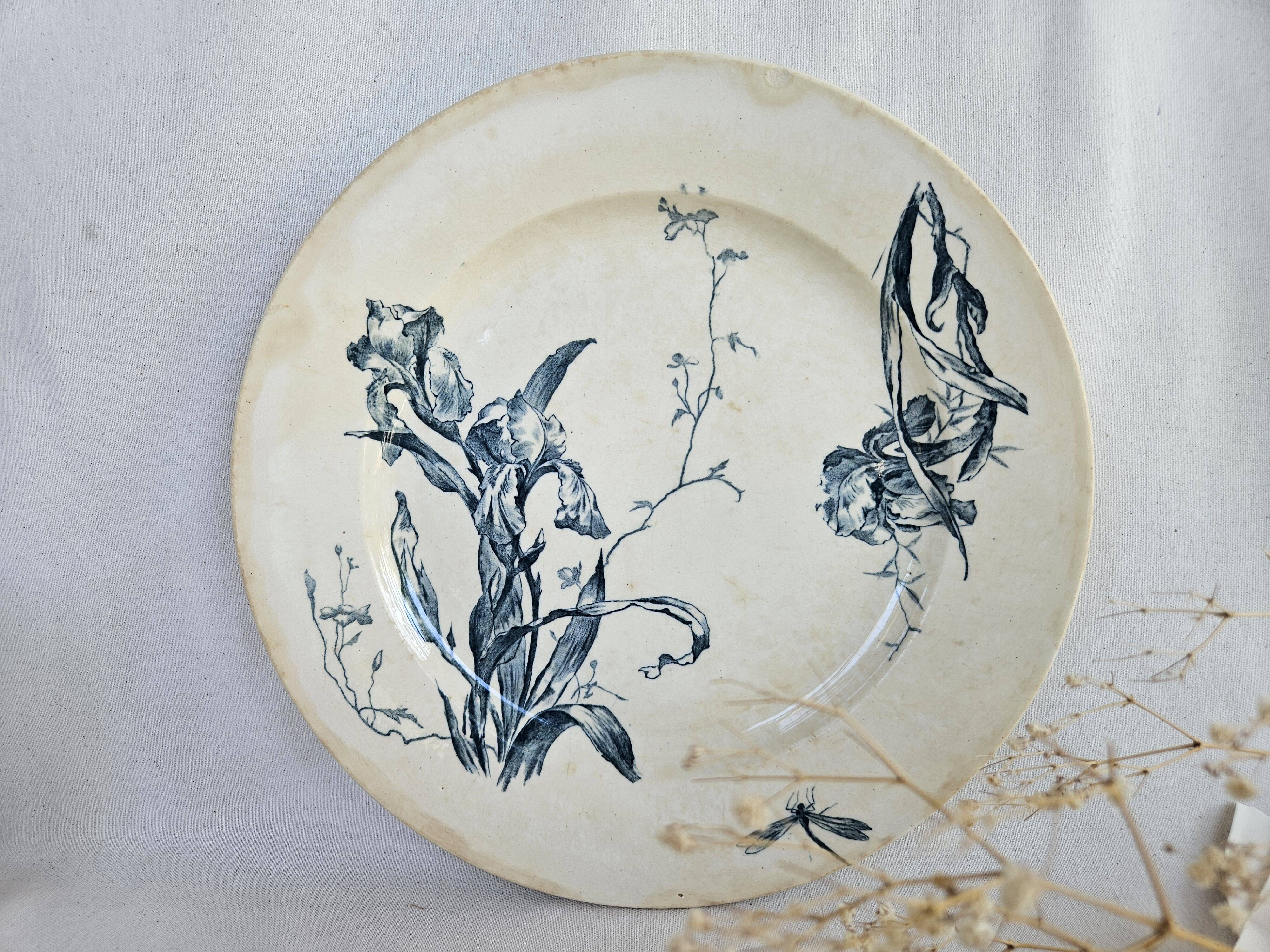 Pair of earthenware dishes from Gien, Iris model, 28 cm