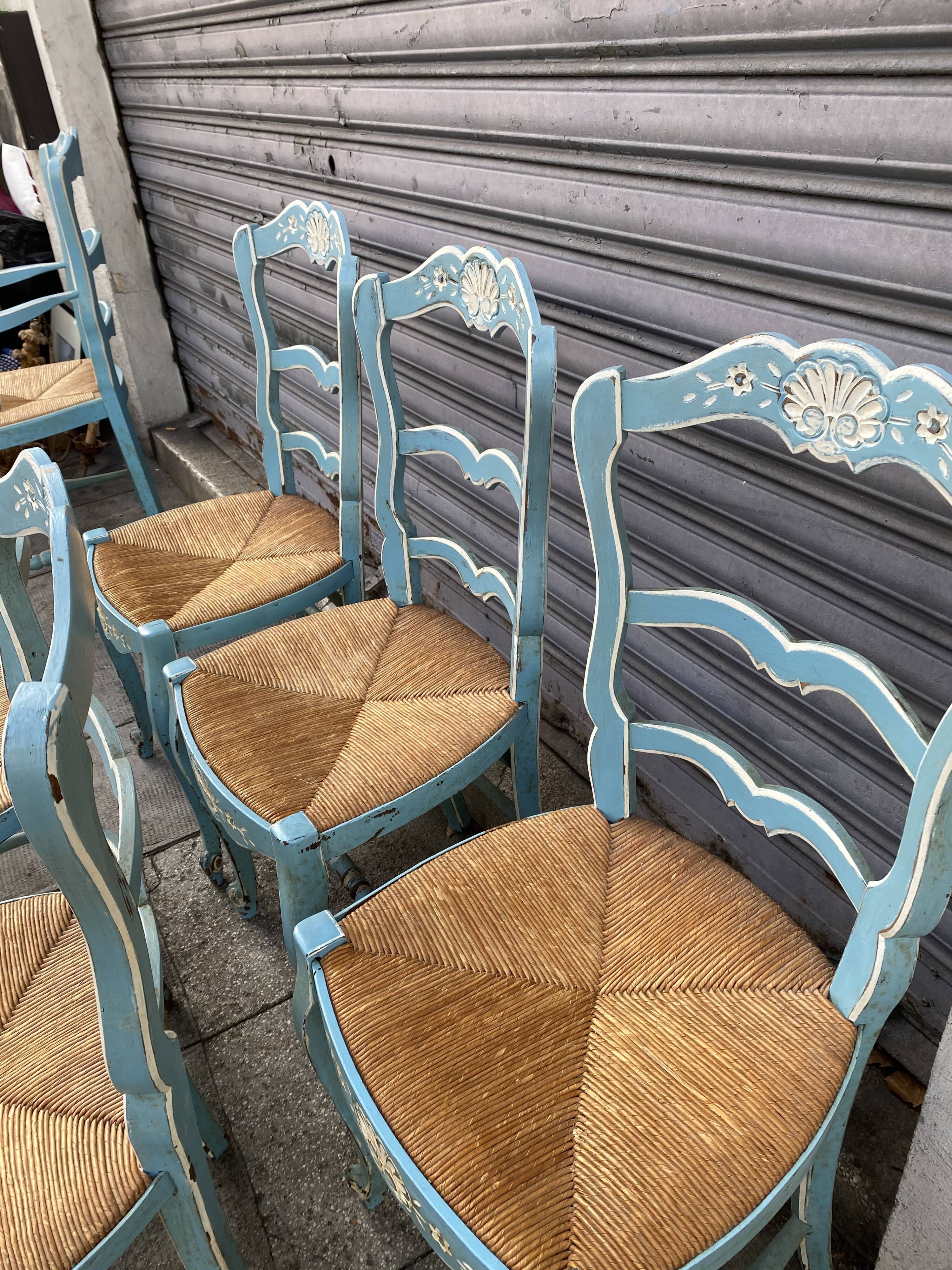 Set of 5 painted mulched chairs
