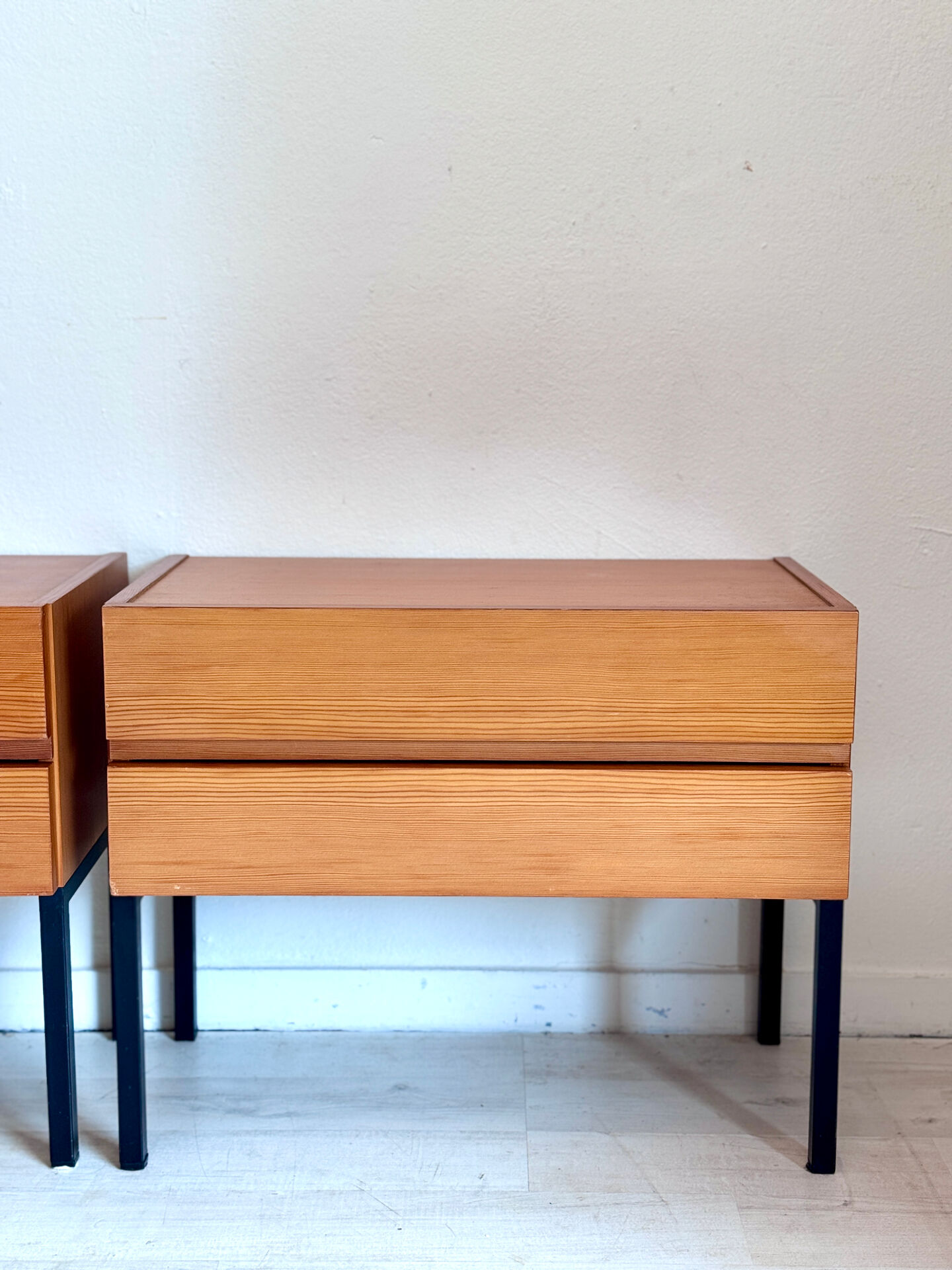 Vintage nachtkastjes minimalistisch jaren 60