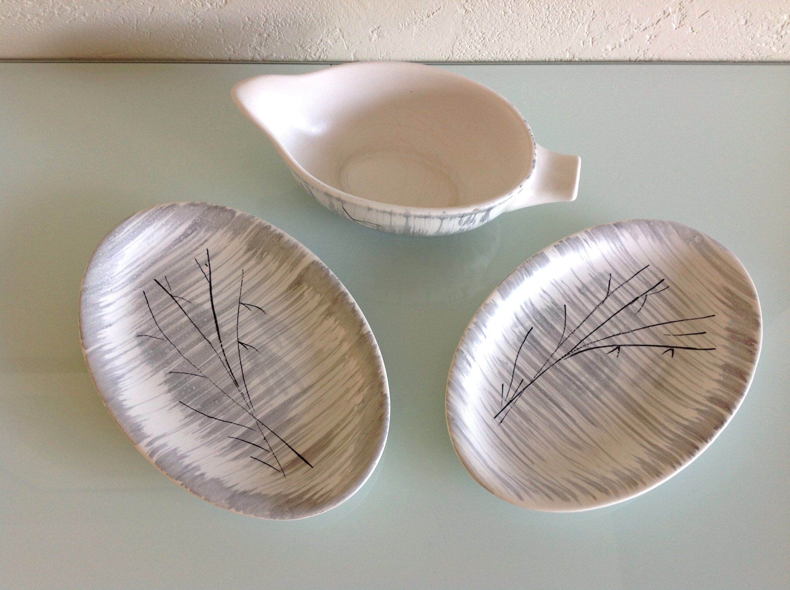 Two raviers and a white and grey cermal sauciere