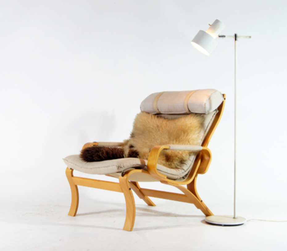 Easy lounge chair in modern curved wood fabric