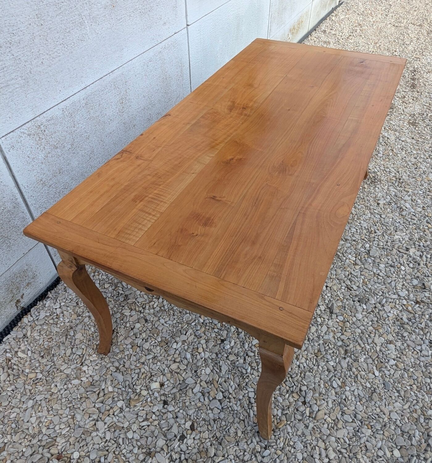 Provençal farmhouse table in blond cherry wood, Louis XV style.
