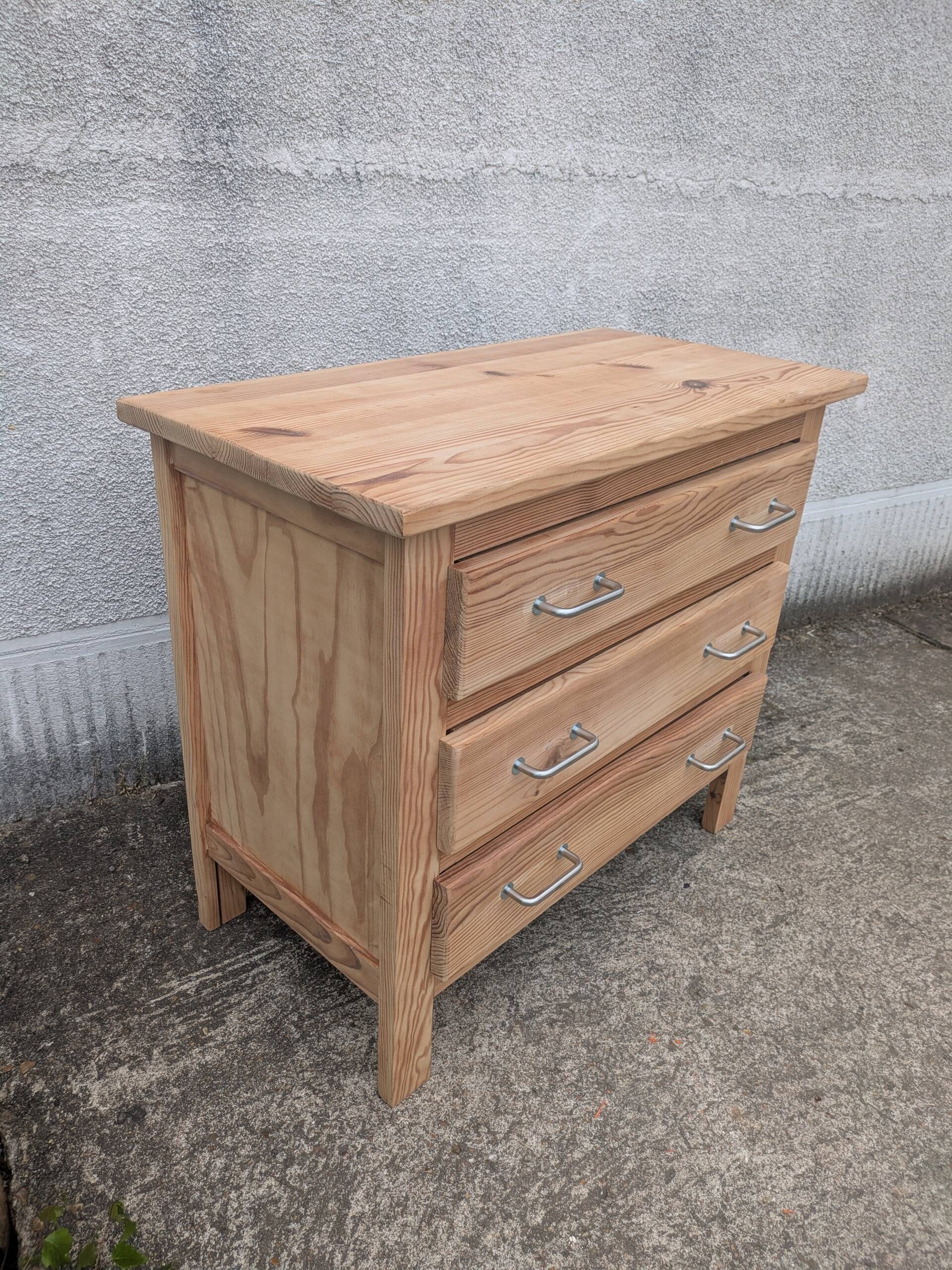 Natural wood chest of drawers