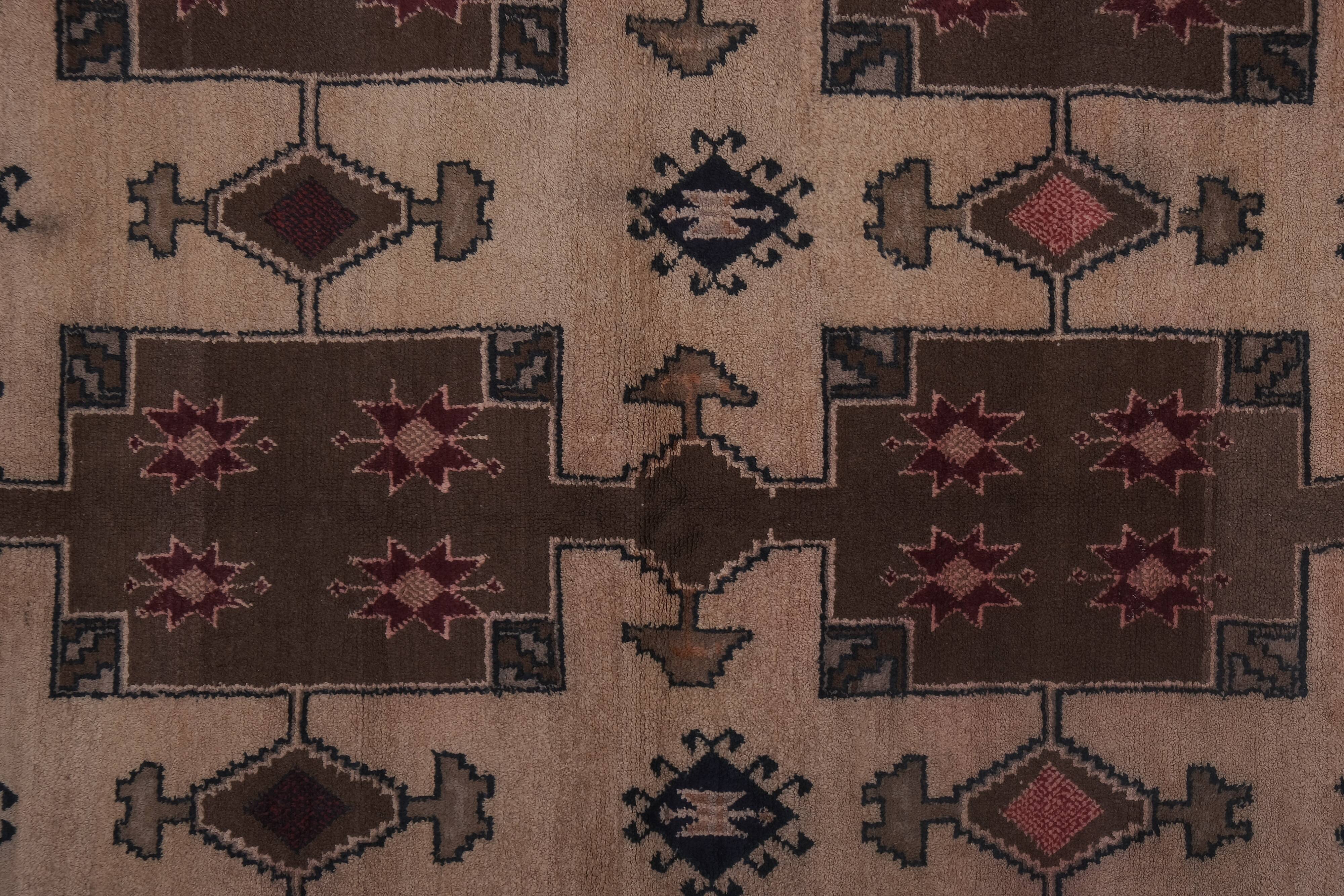 Vintage Turkish rug from Oushak, handwoven 138x244 cm