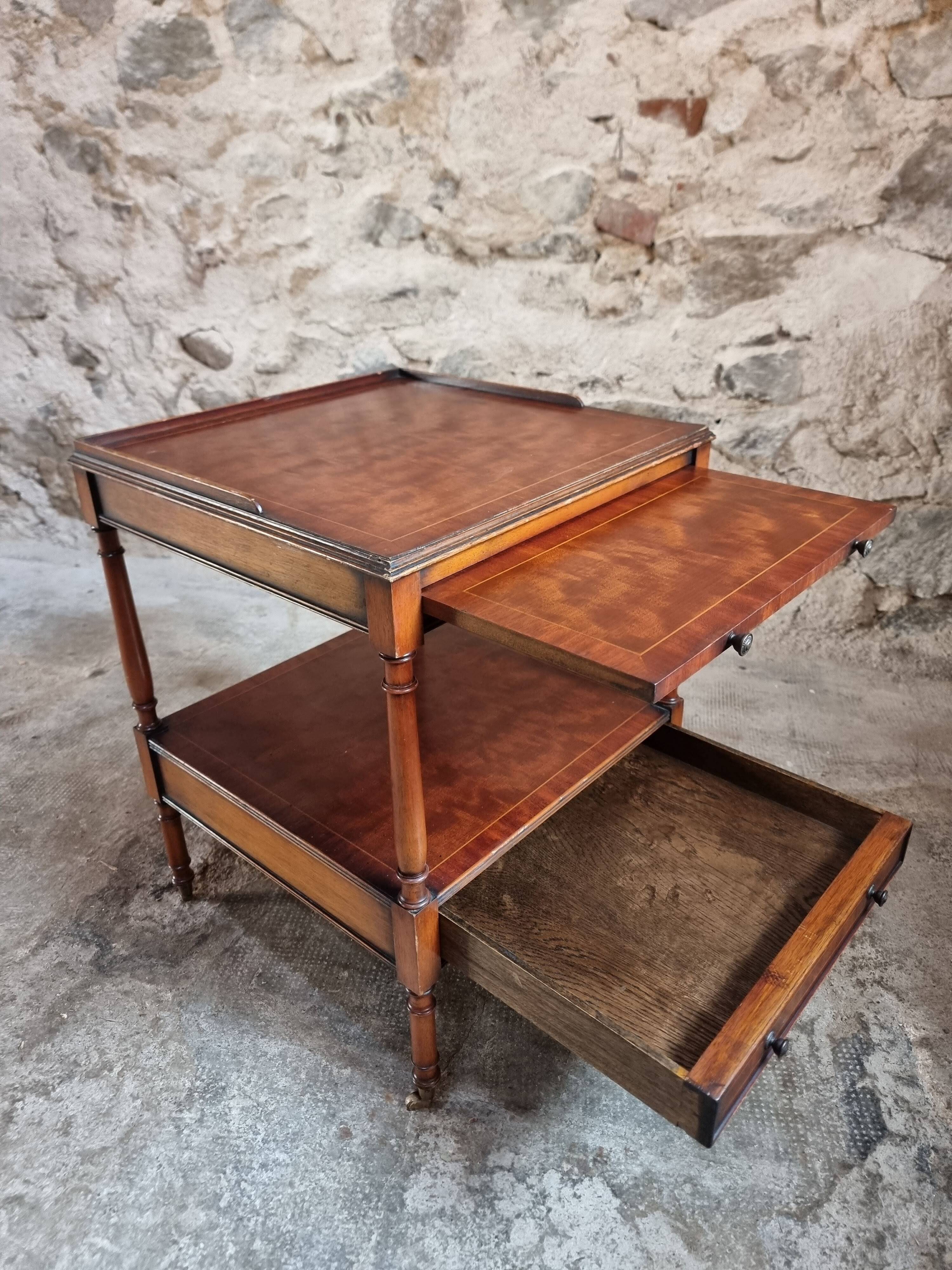 Table d’appoint vintage en acajou – France, années 50/60