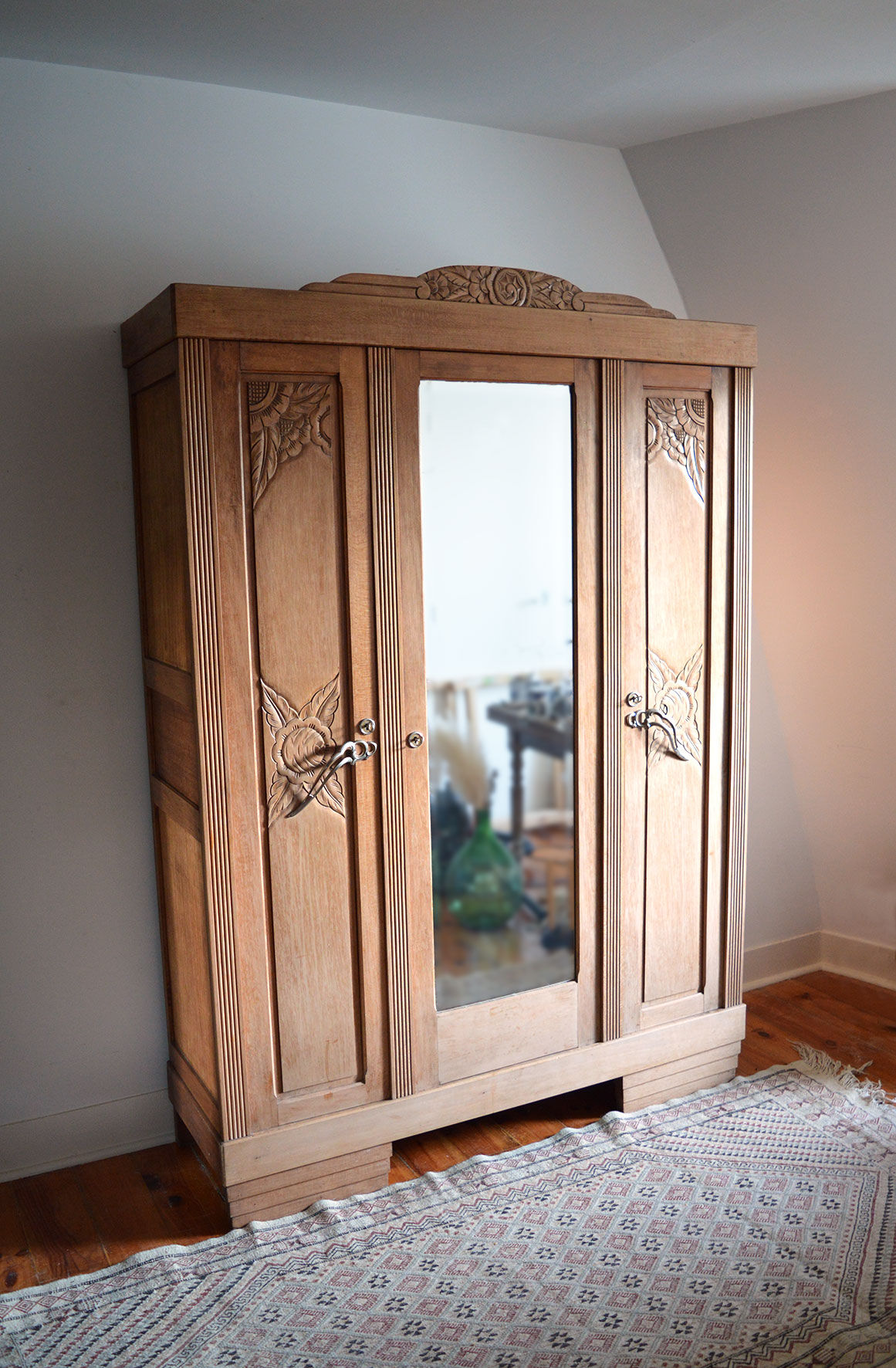 Armoire Art Déco bois clair
