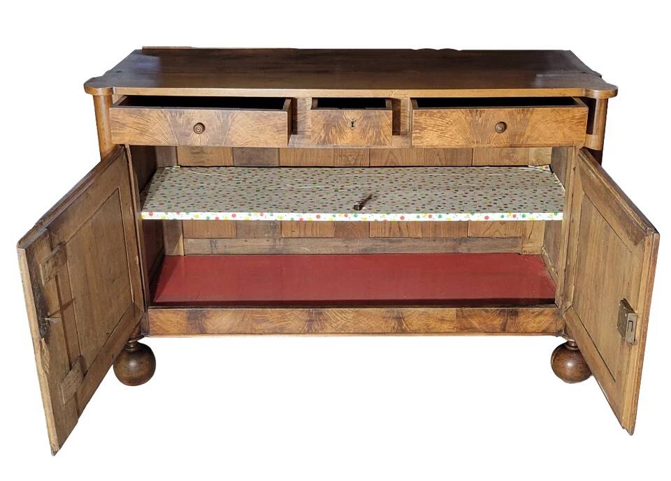 Louis Philippe period Burgundy buffet in walnut circa 1830