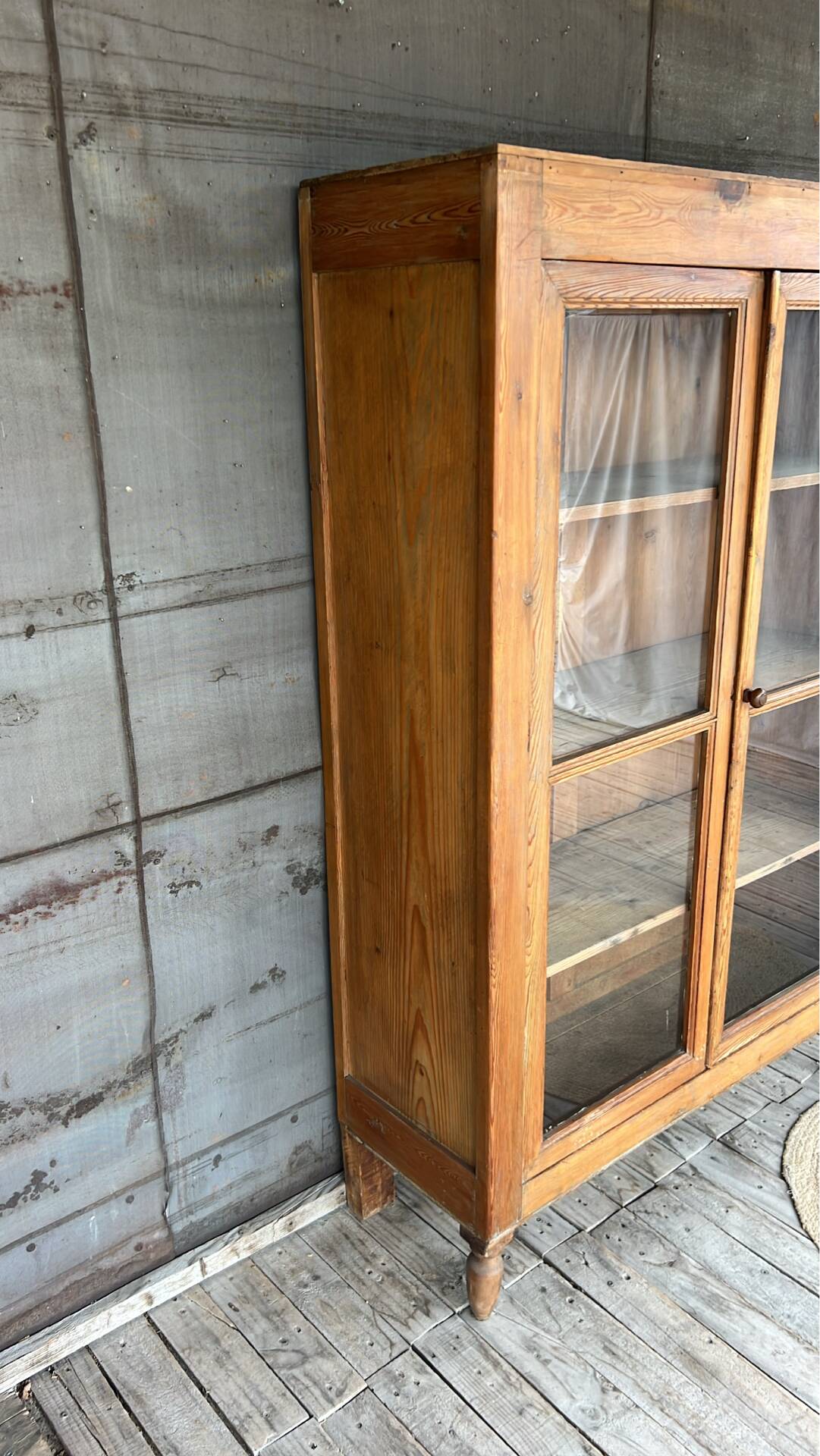 Ancienne vitrine anglaise