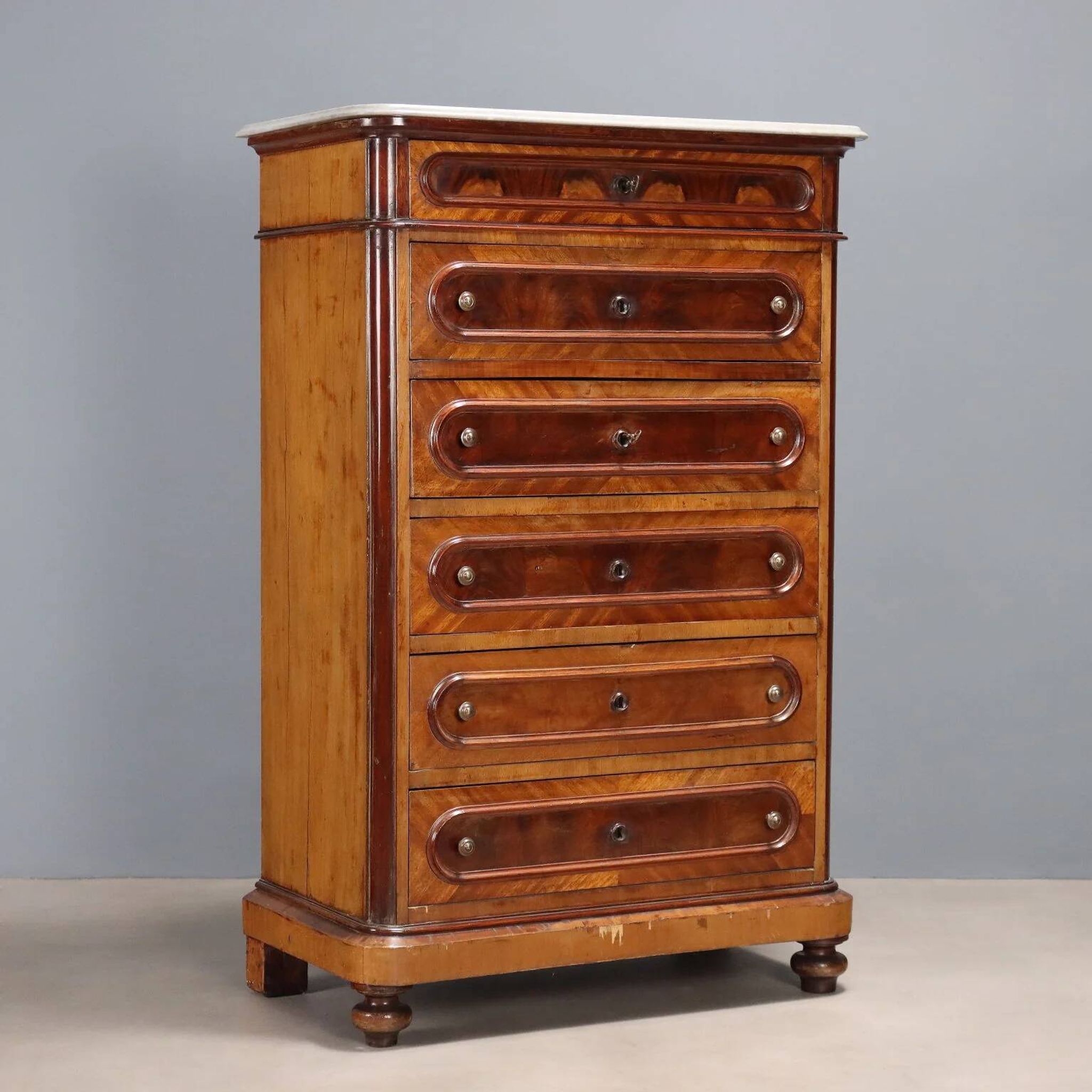 Antique chest of drawers in cherry and poplar, 19th century