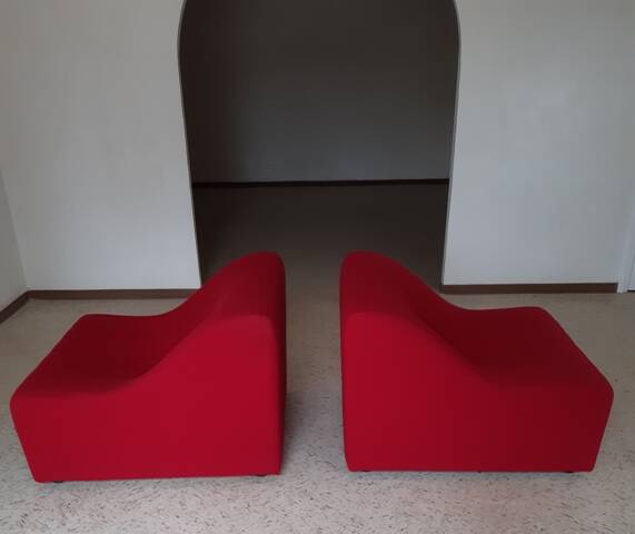 Pair of swivel chromatic lounge chairs by Kwok Hoi Chan, Steiner