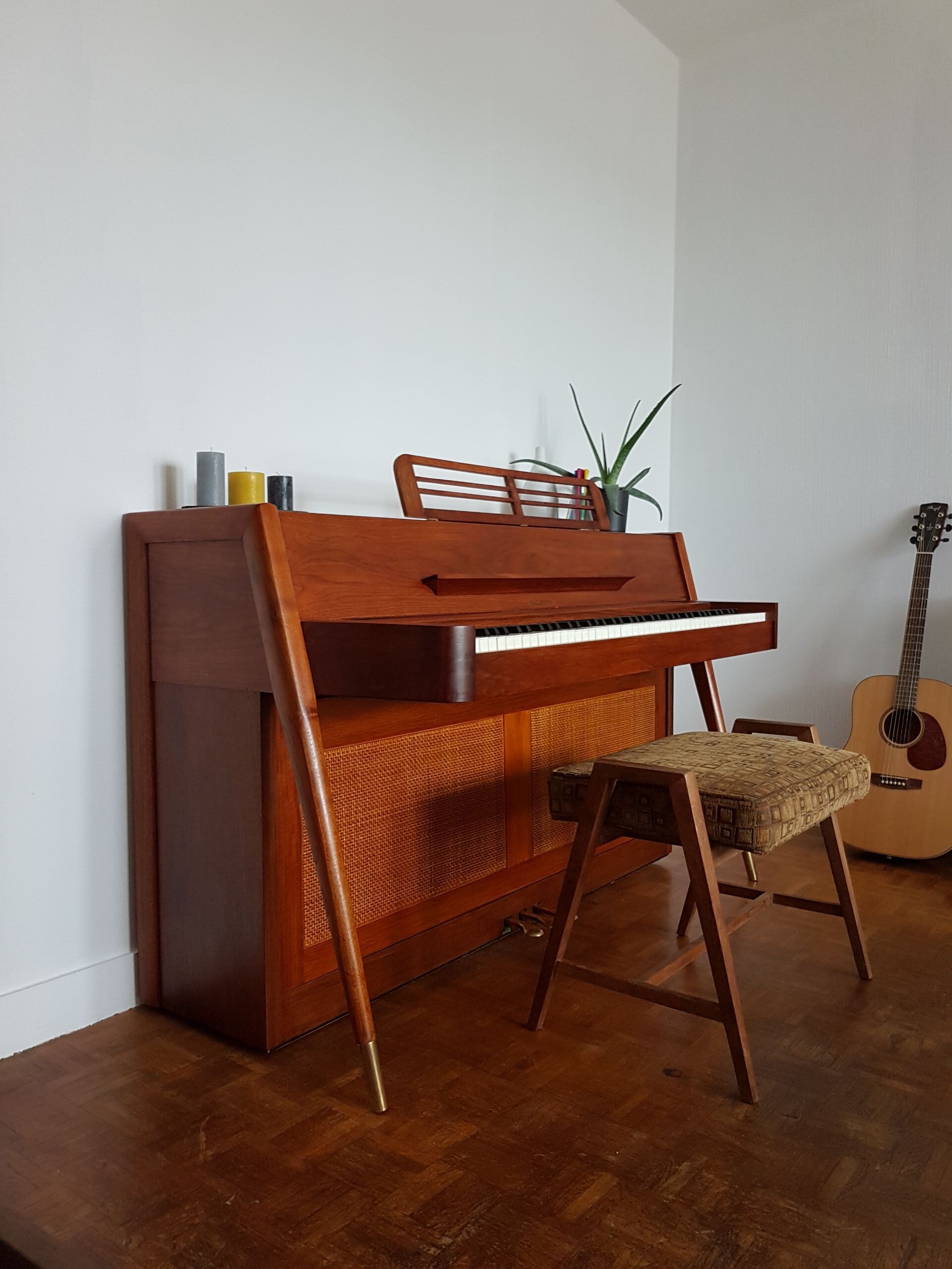 Piano Danois style Acrosonic par Baldwin