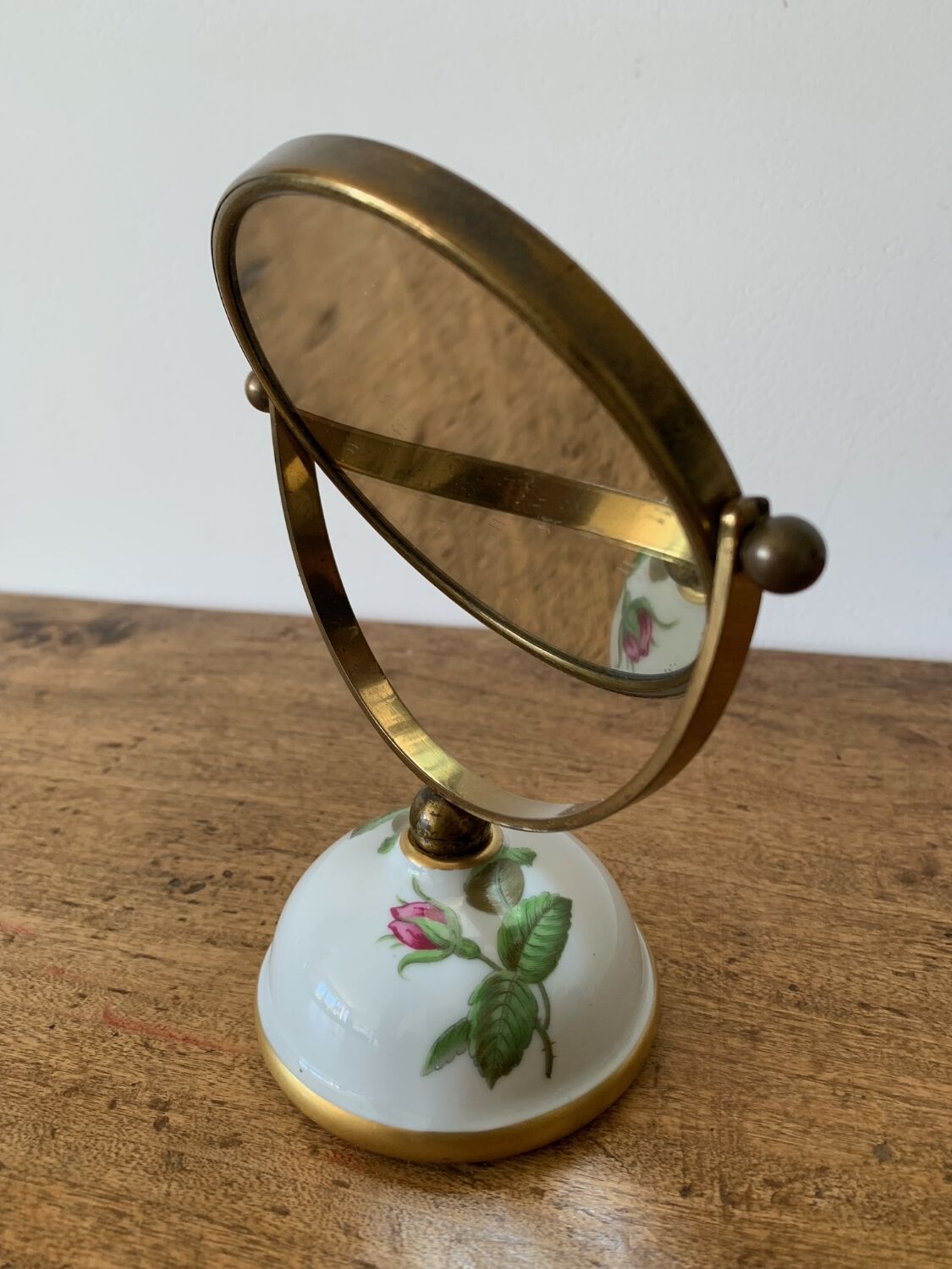 Porcelain set for bathroom