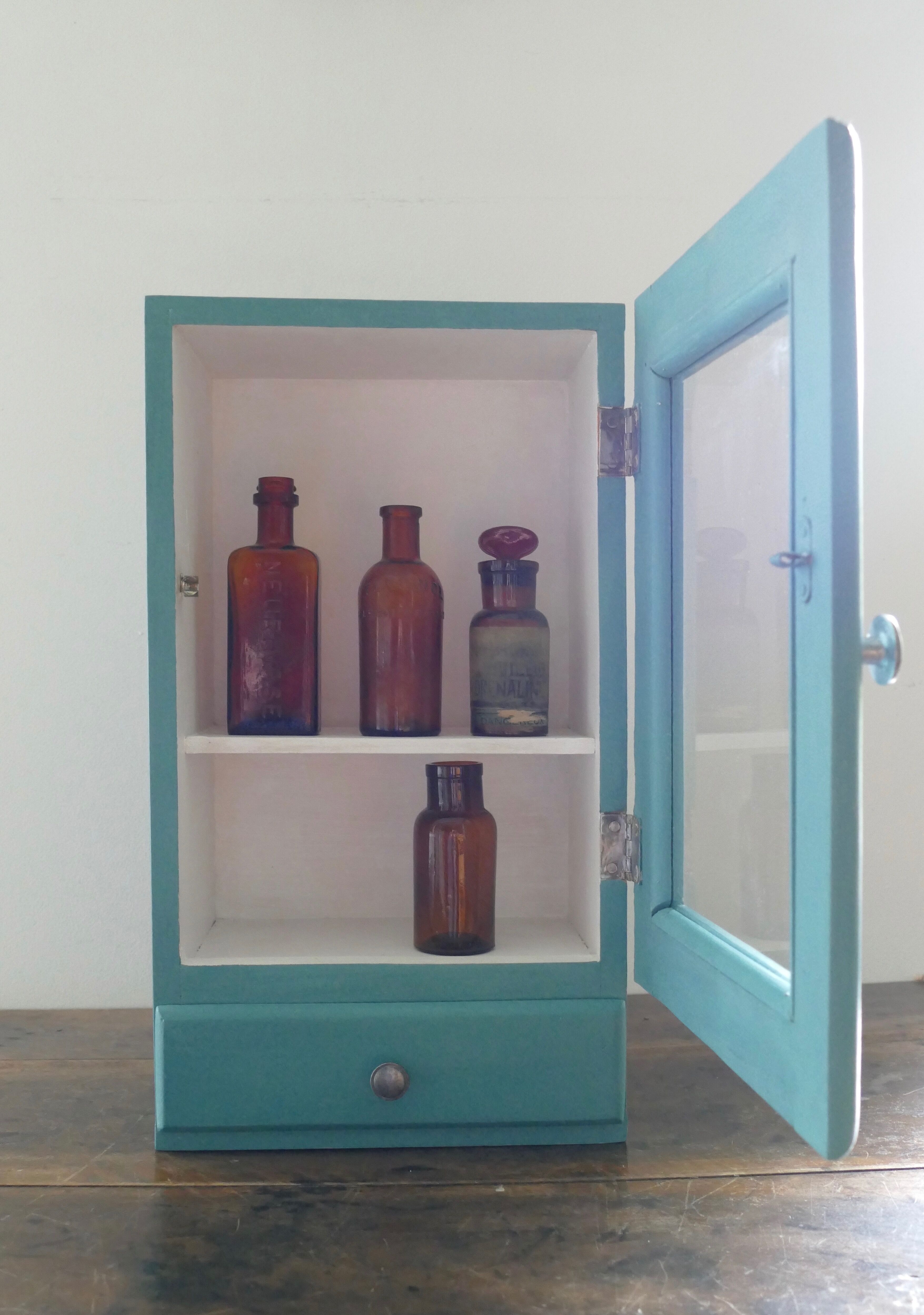 Pharmacy cabinet