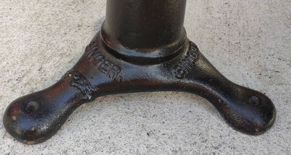 Ancien tabouret industriel Singer
