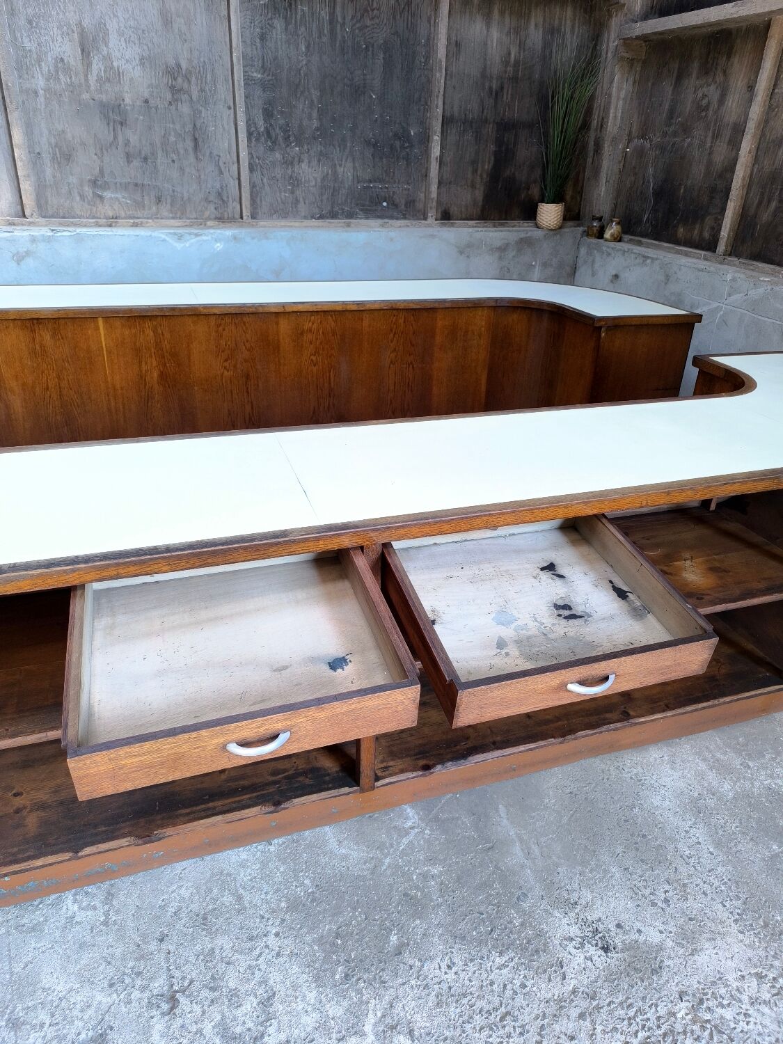 Ensemble de 2 comptoirs de magasin 1950